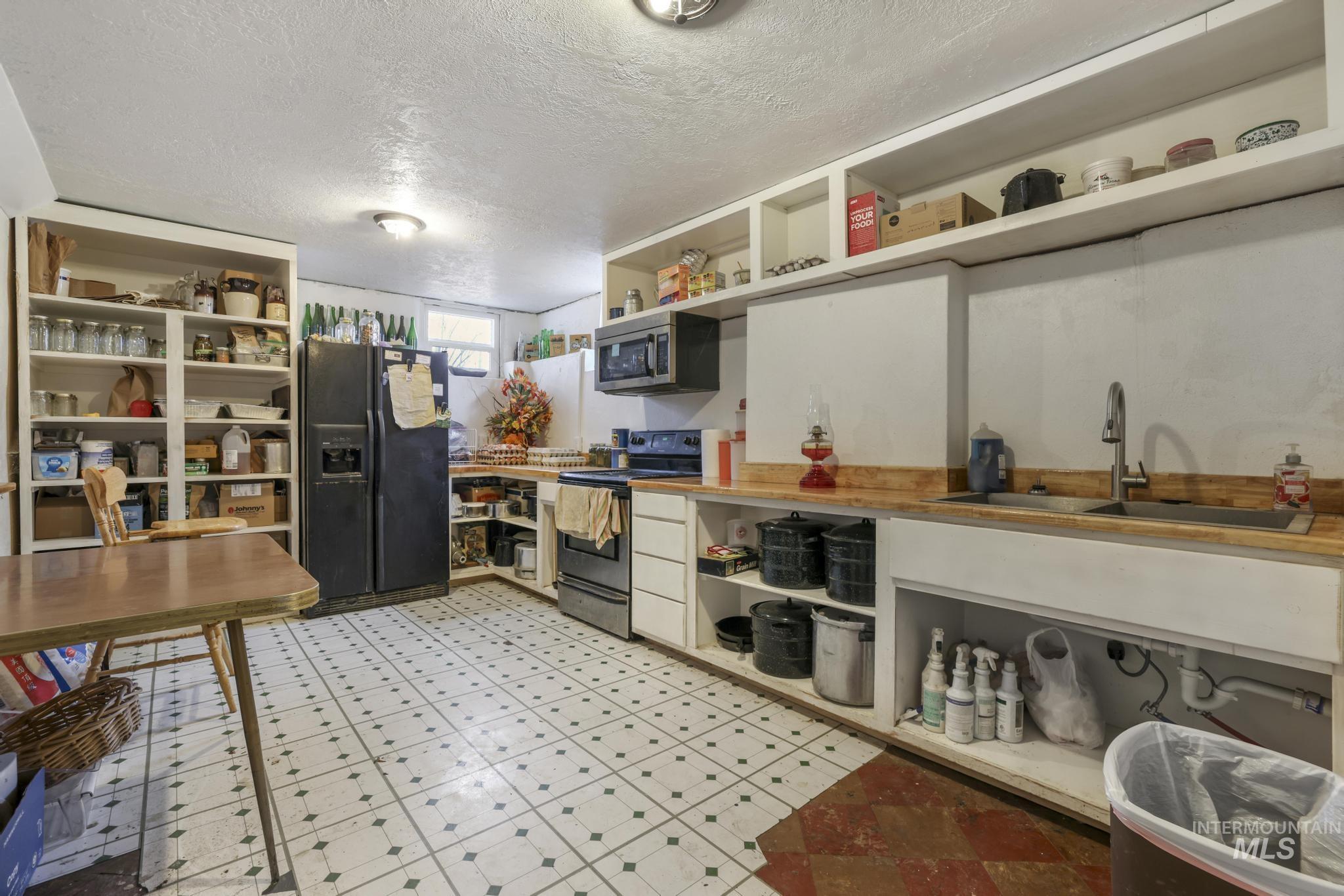 409 1st St E, Hansen, Idaho 83334, 5 Bedrooms, 3 Bathrooms, Residential For Sale, Price $445,000, 98968068