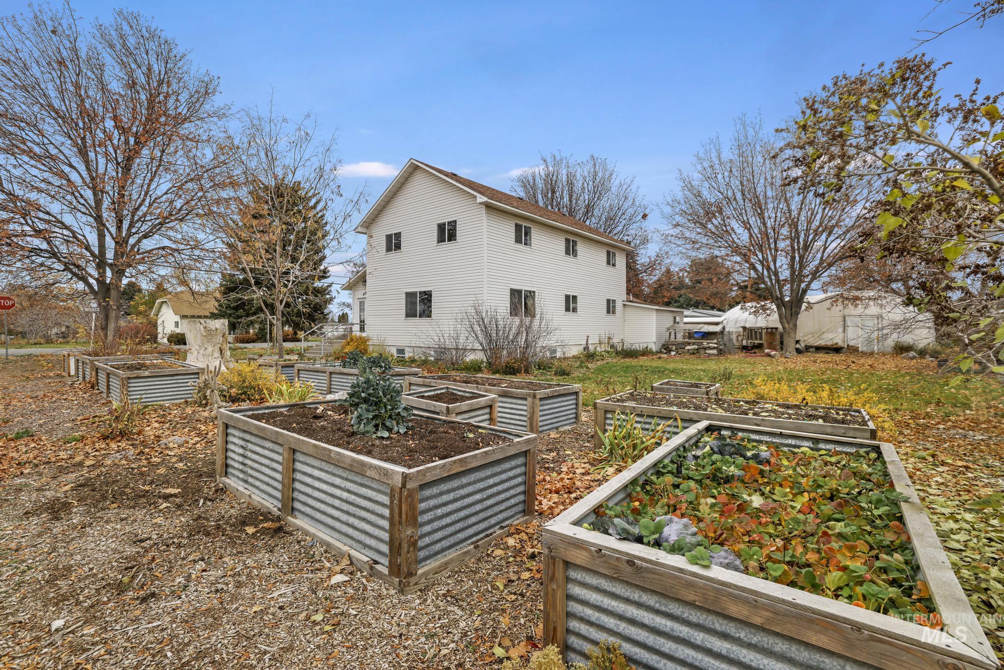 409 1st St E, Hansen, Idaho 83334, 5 Bedrooms, 3 Bathrooms, Residential For Sale, Price $435,000,MLS 98968068