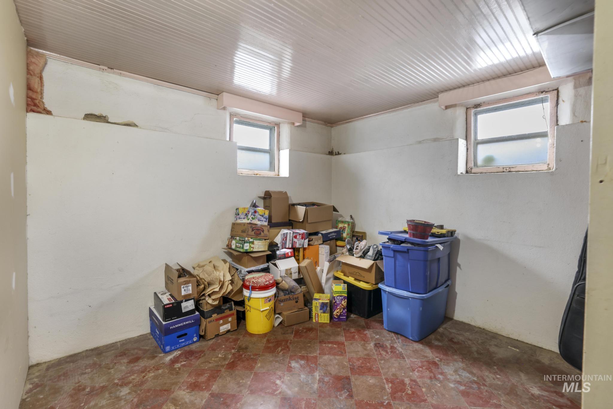 409 1st St E, Hansen, Idaho 83334, 5 Bedrooms, 3 Bathrooms, Residential For Sale, Price $445,000, 98968068