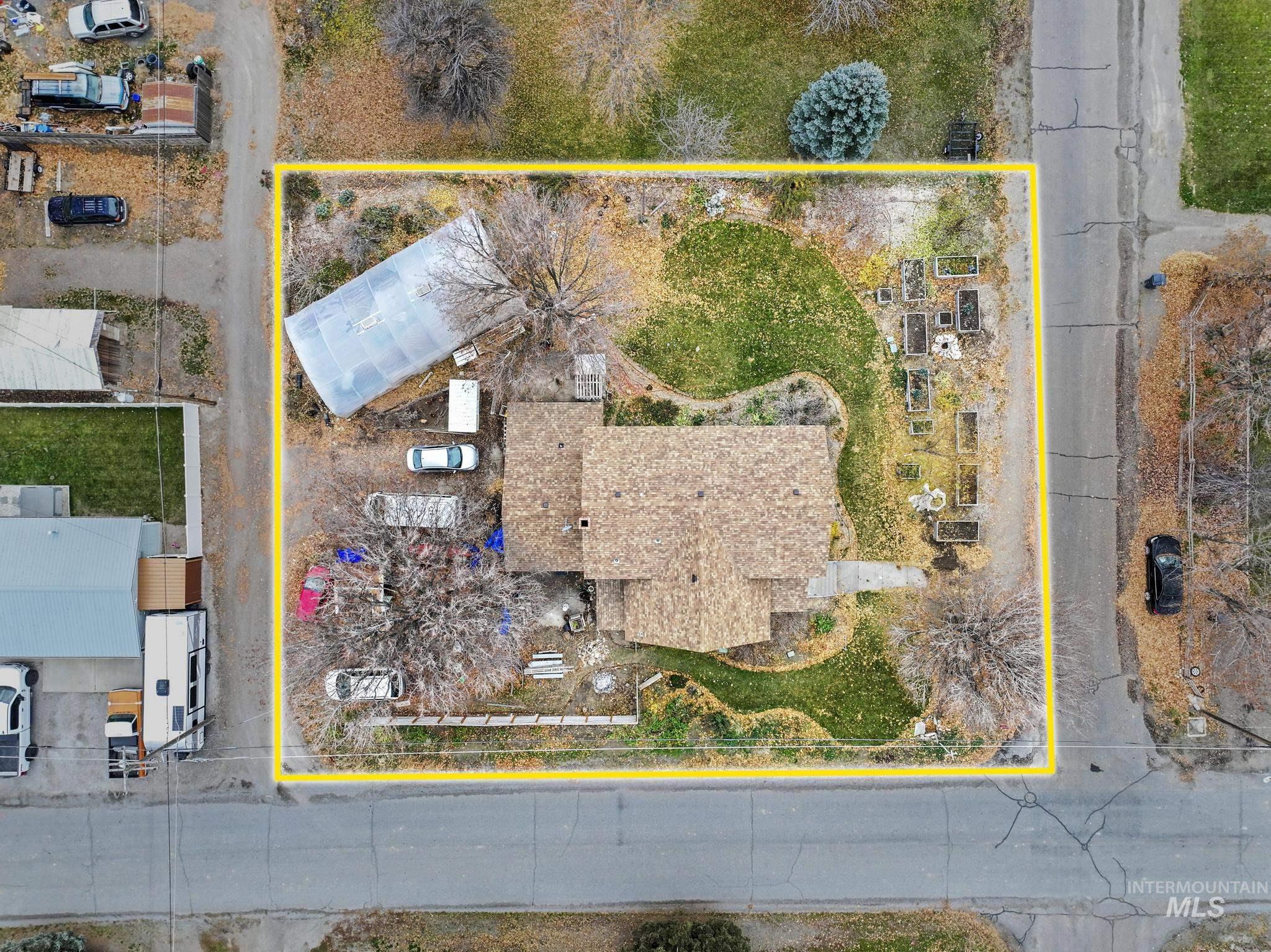 409 1st St E, Hansen, Idaho 83334, 5 Bedrooms, 3 Bathrooms, Residential For Sale, Price $435,000,MLS 98968068