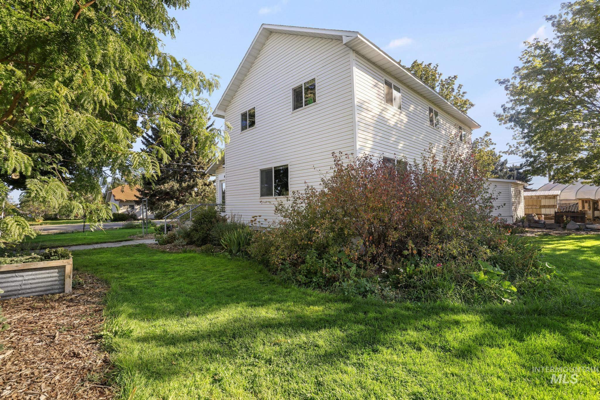409 1st St E, Hansen, Idaho 83334, 5 Bedrooms, 3 Bathrooms, Residential For Sale, Price $435,000,MLS 98968068