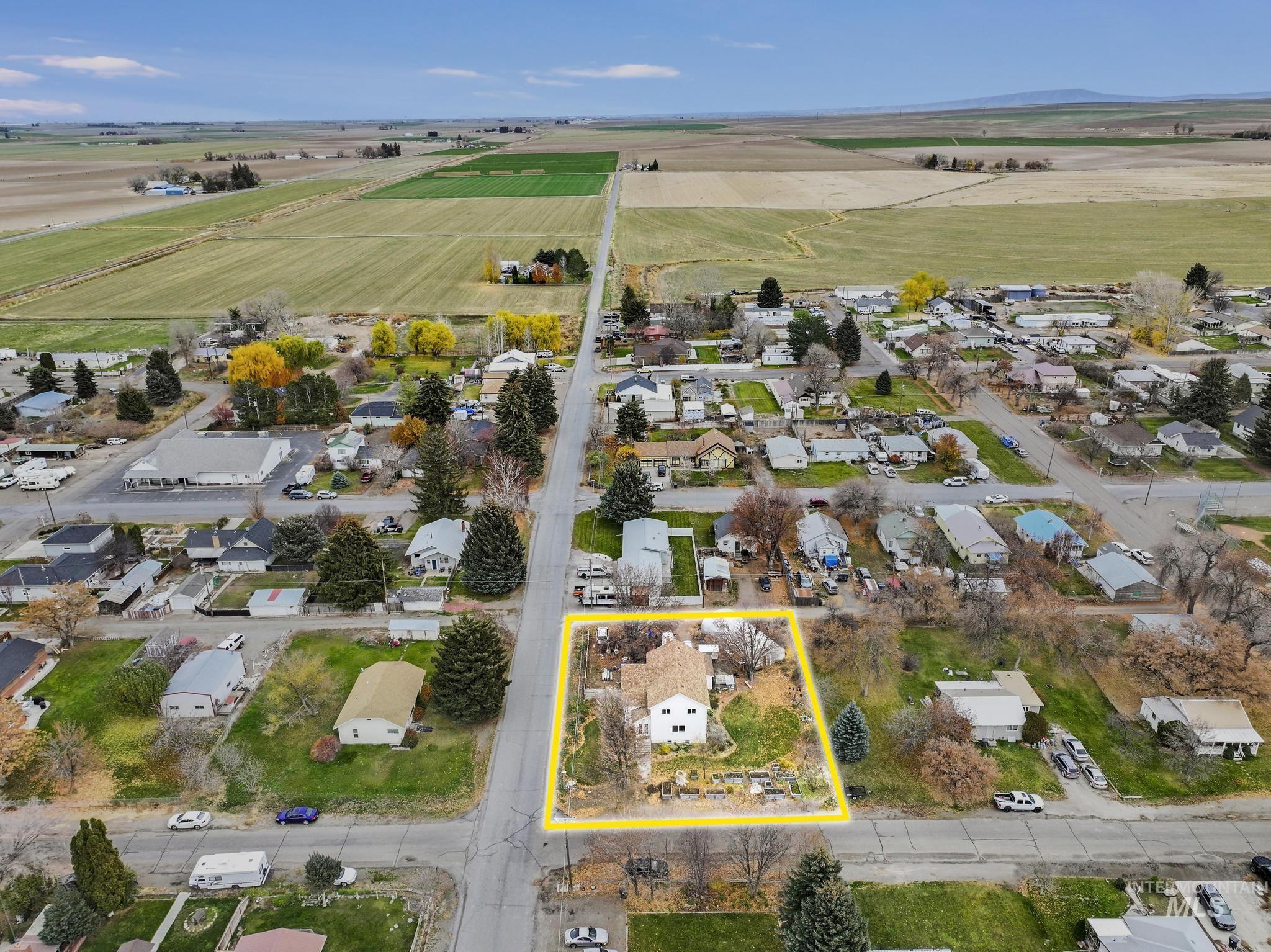 409 1st St E, Hansen, Idaho 83334, 5 Bedrooms, 3 Bathrooms, Residential For Sale, Price $435,000,MLS 98968068