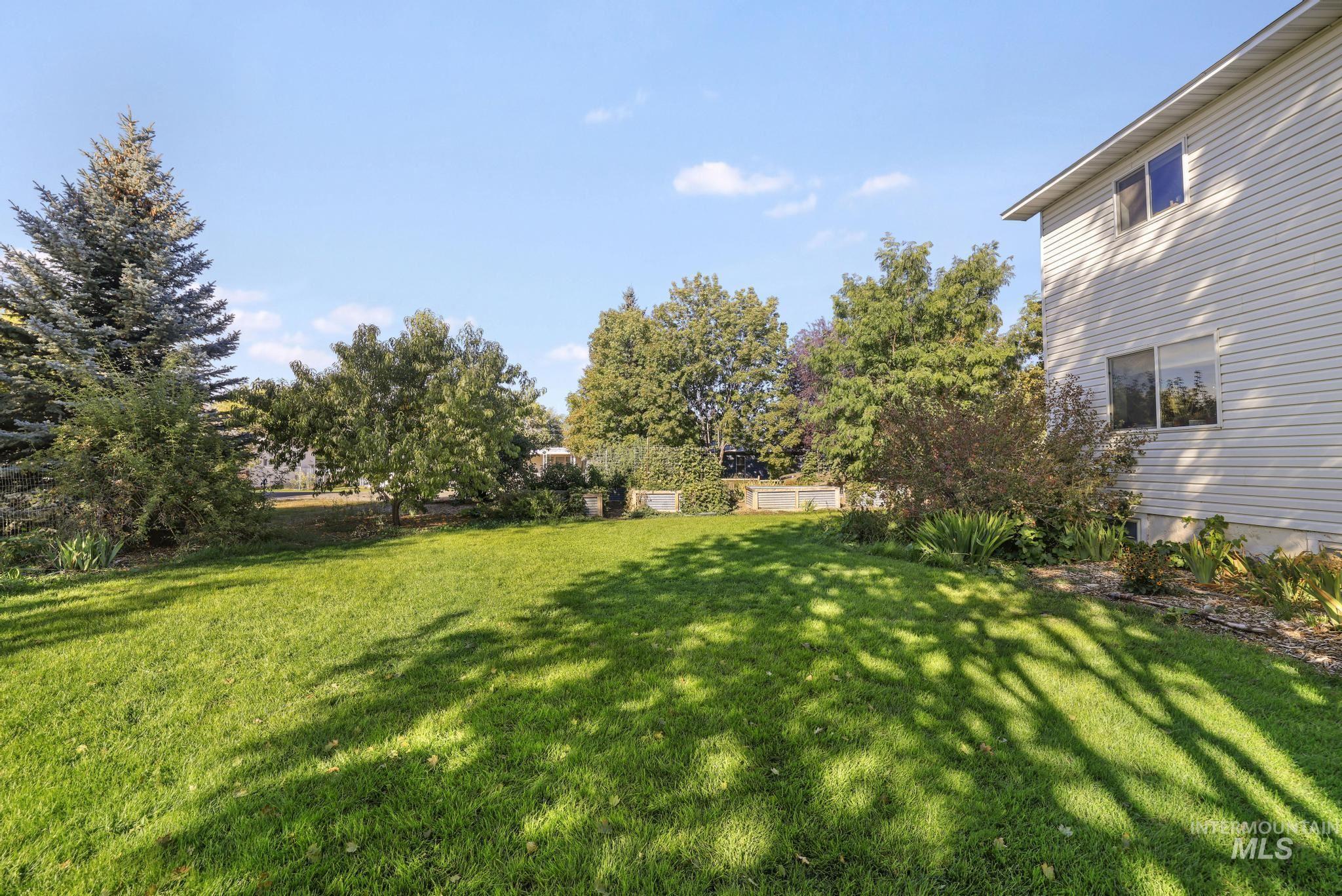 409 1st St E, Hansen, Idaho 83334, 5 Bedrooms, 3 Bathrooms, Residential For Sale, Price $435,000,MLS 98968068
