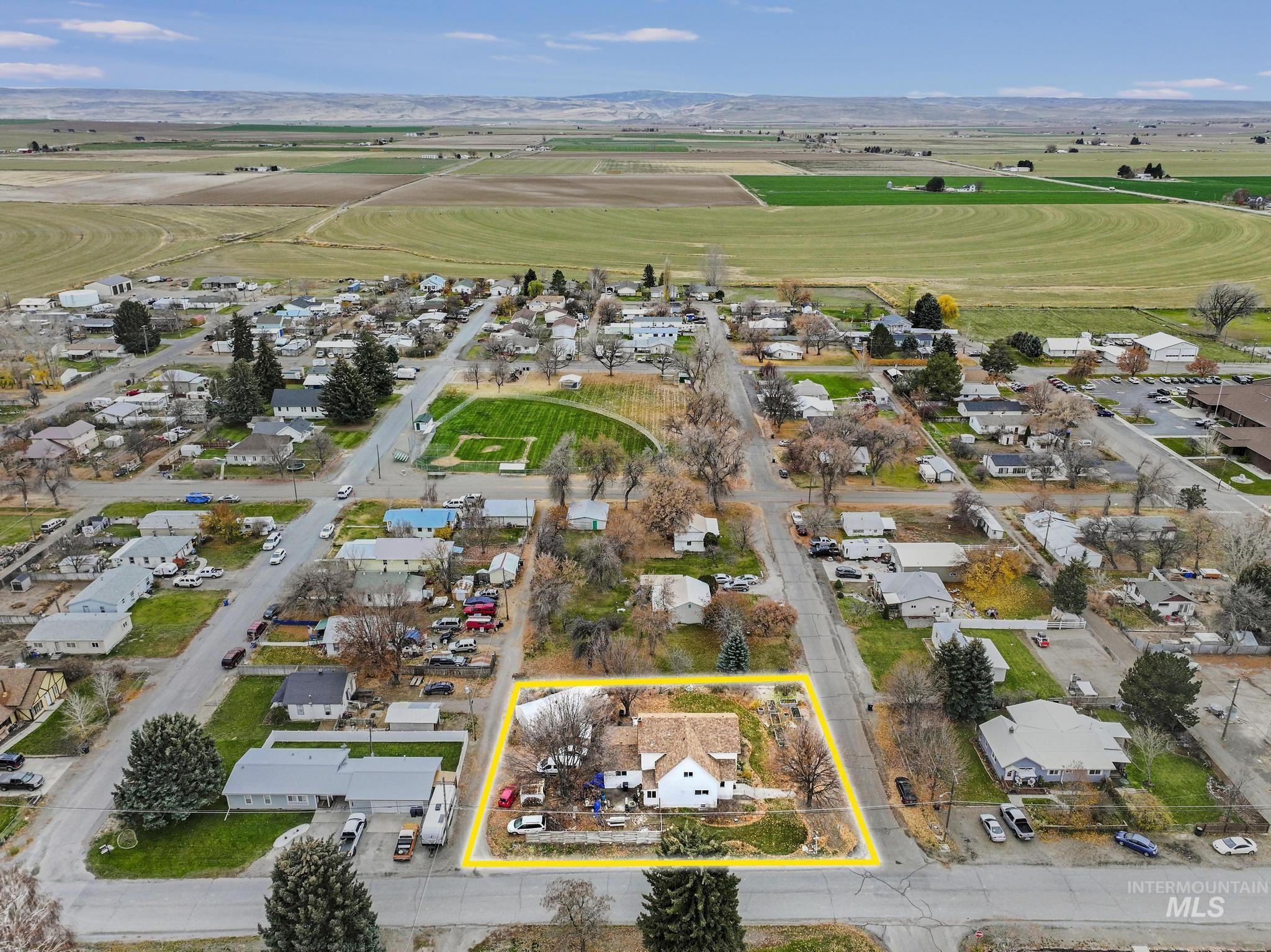 409 1st St E, Hansen, Idaho 83334, 5 Bedrooms, 3 Bathrooms, Residential For Sale, Price $435,000,MLS 98968068