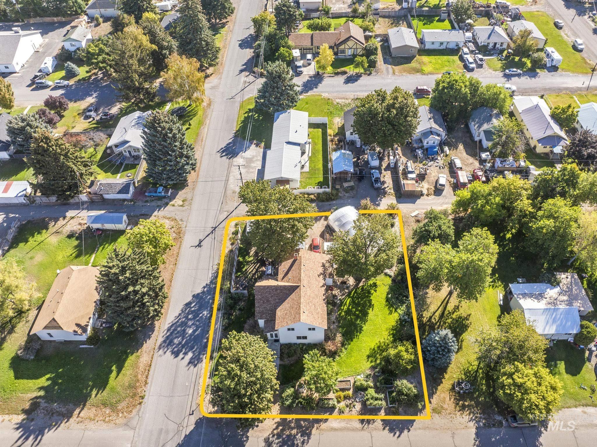 409 1st St E, Hansen, Idaho 83334, 5 Bedrooms, 3 Bathrooms, Residential For Sale, Price $435,000,MLS 98968068