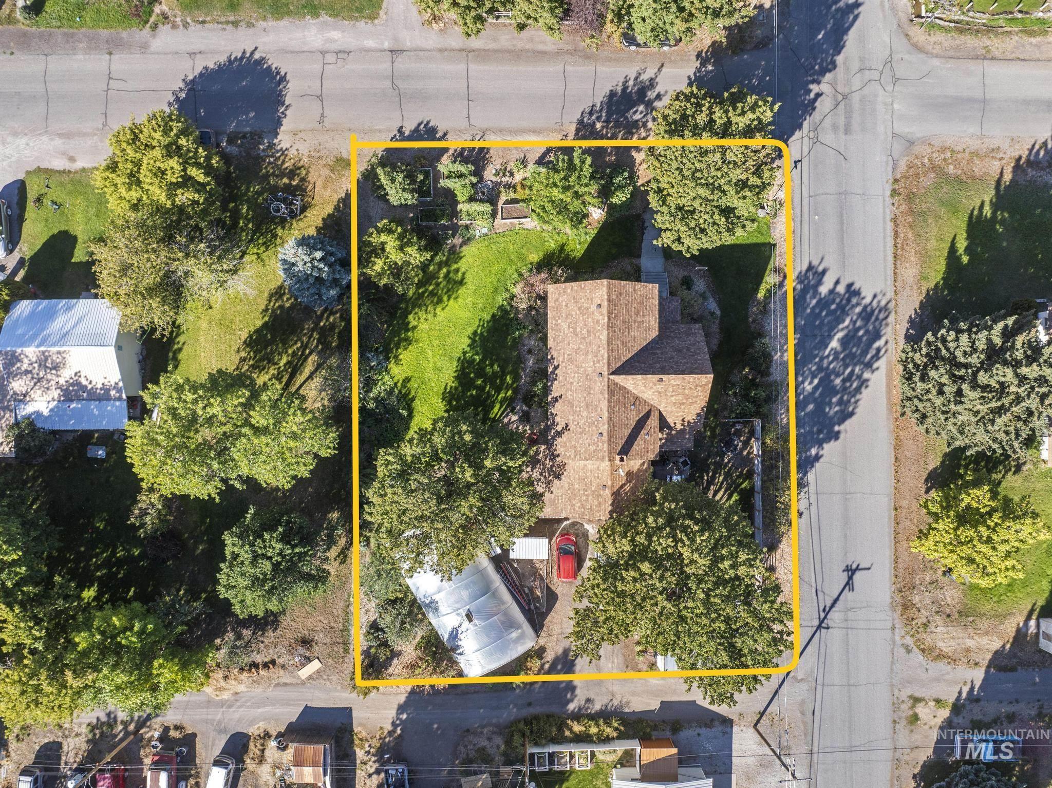 409 1st St E, Hansen, Idaho 83334, 5 Bedrooms, 3 Bathrooms, Residential For Sale, Price $435,000,MLS 98968068