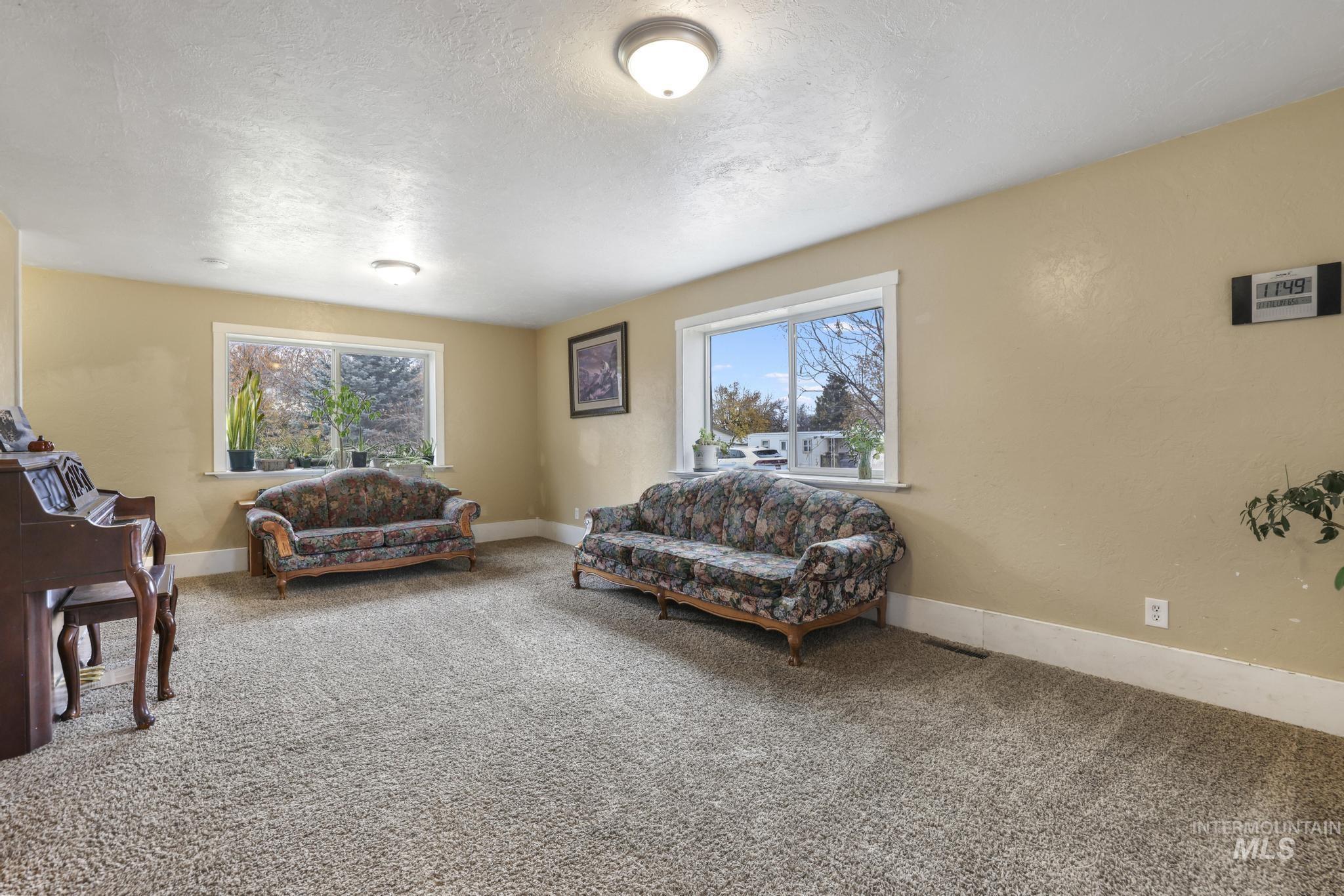 409 1st St E, Hansen, Idaho 83334, 5 Bedrooms, 3 Bathrooms, Residential For Sale, Price $435,000,MLS 98968068