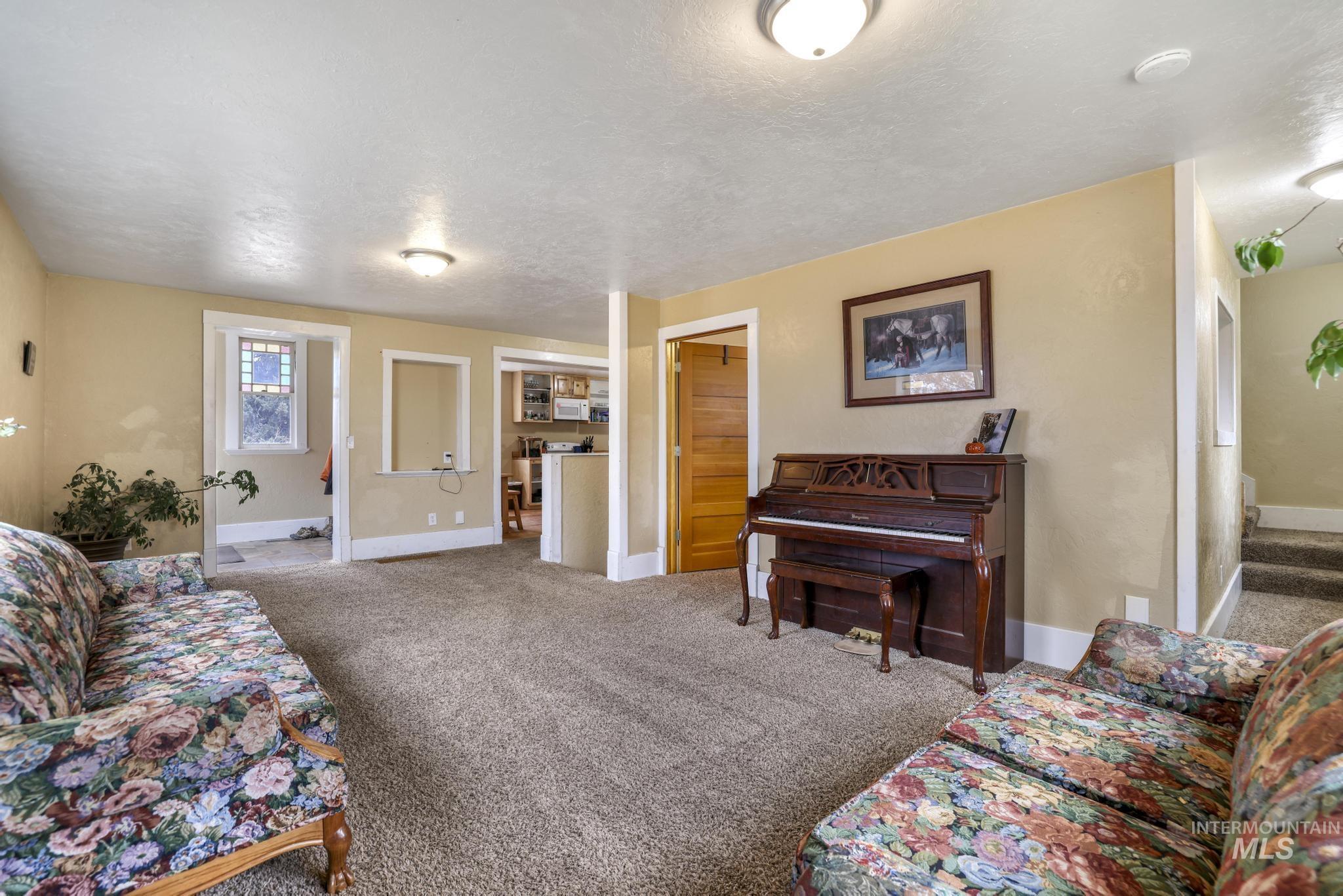 409 1st St E, Hansen, Idaho 83334, 5 Bedrooms, 3 Bathrooms, Residential For Sale, Price $435,000,MLS 98968068