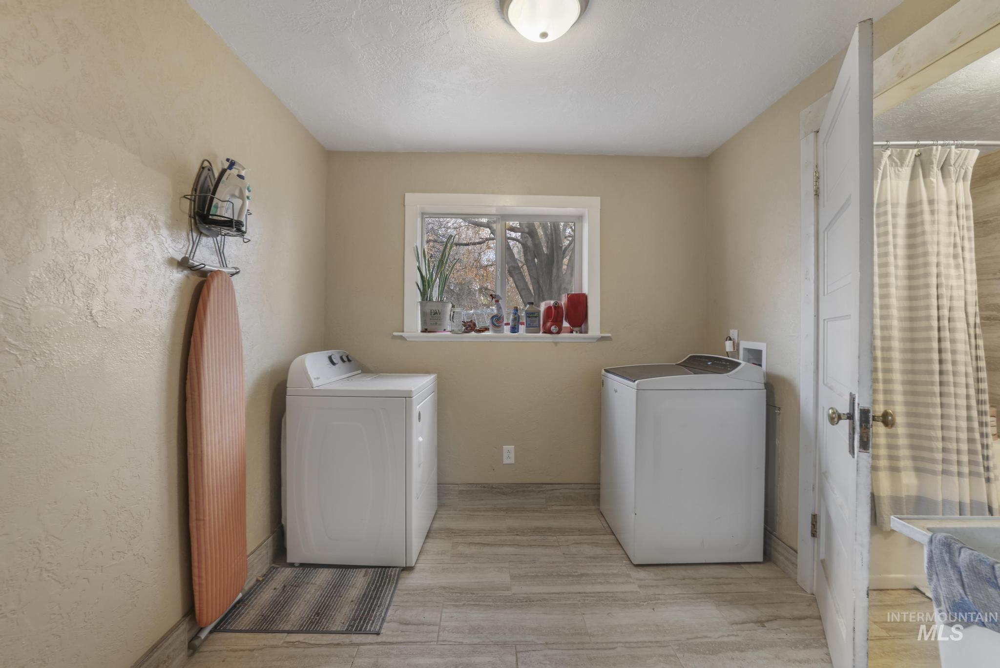 409 1st St E, Hansen, Idaho 83334, 5 Bedrooms, 3 Bathrooms, Residential For Sale, Price $435,000,MLS 98968068