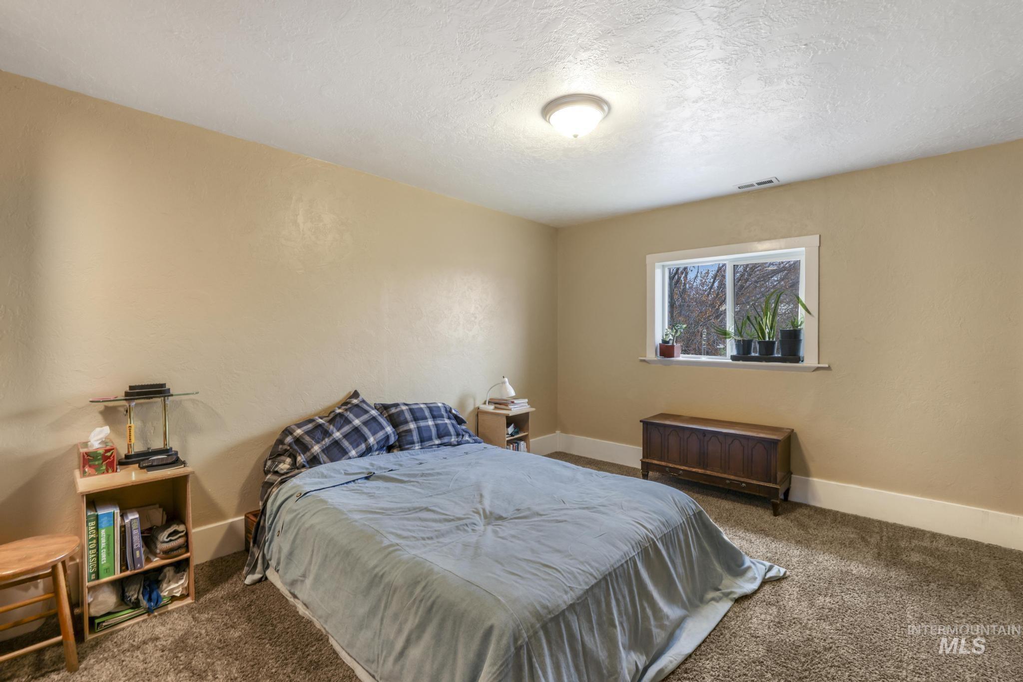 409 1st St E, Hansen, Idaho 83334, 5 Bedrooms, 3 Bathrooms, Residential For Sale, Price $435,000,MLS 98968068