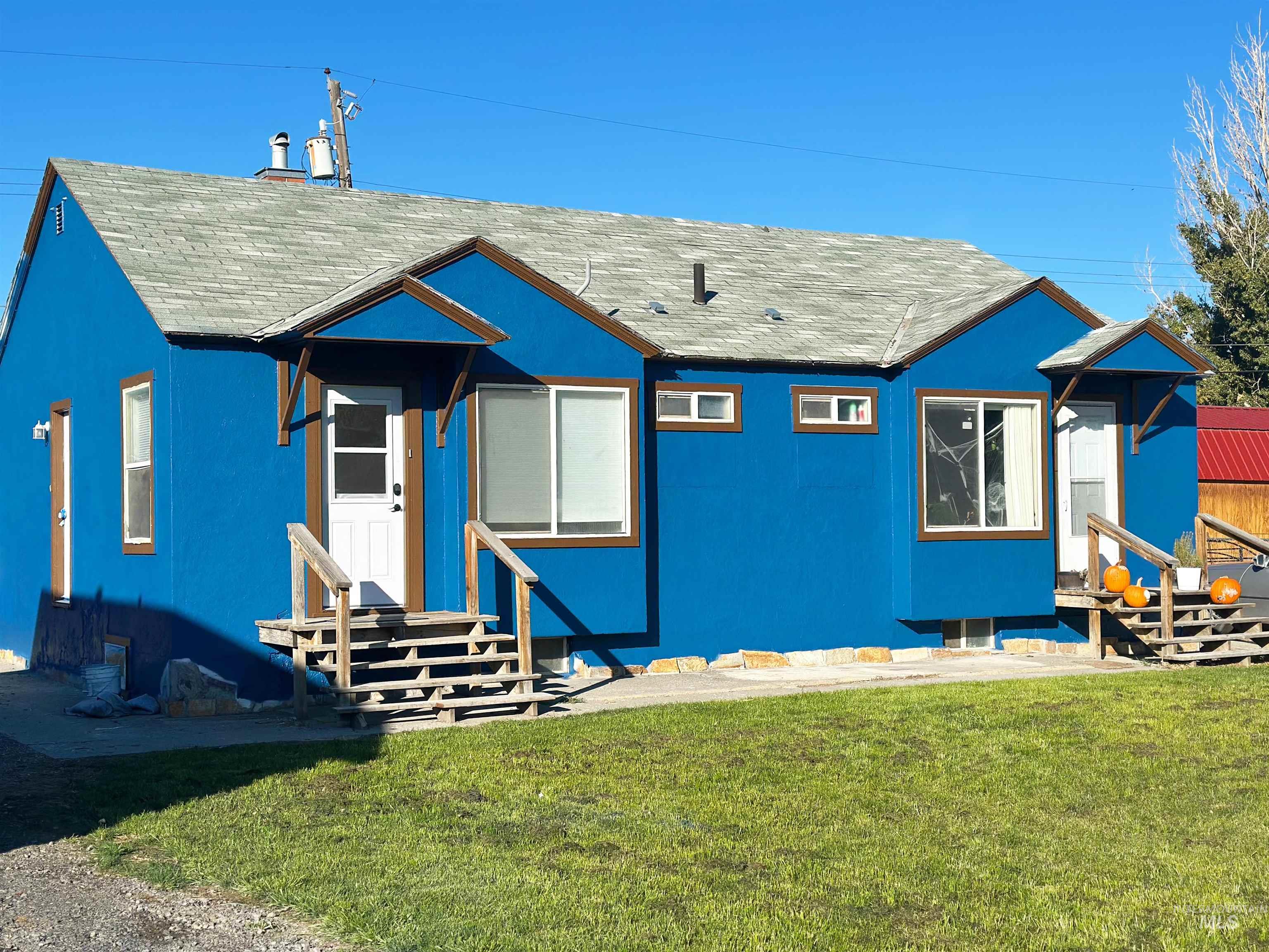 217 & 219 Oregon St, Gooding, Idaho 83330, 2 Bedrooms, 1 Bathroom, Residential Income For Sale, Price $315,000, 98968077