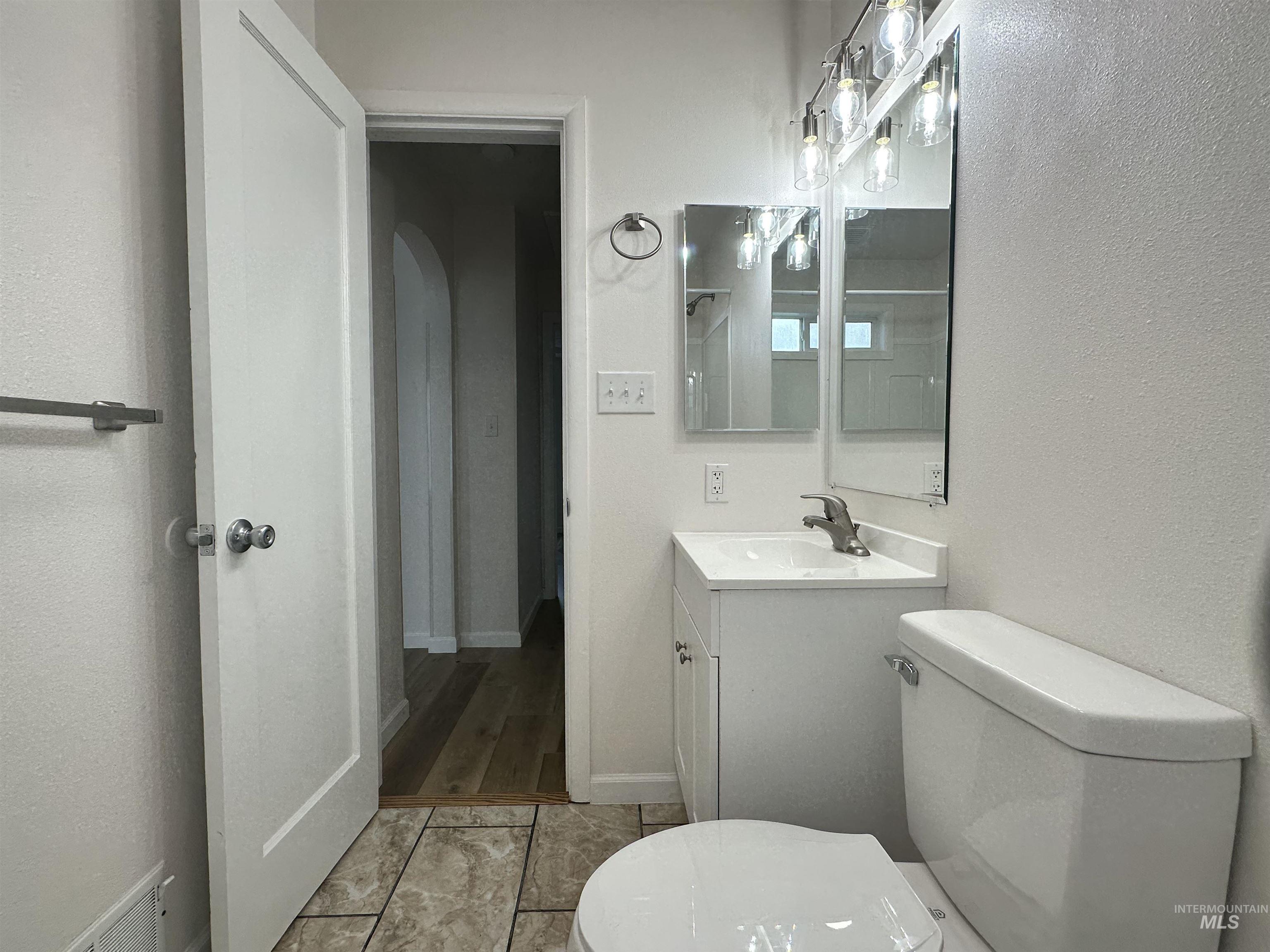 217 & 219 Oregon St, Gooding, Idaho 83330, 2 Bedrooms, 1 Bathroom, Residential Income For Sale, Price $315,000, 98968077