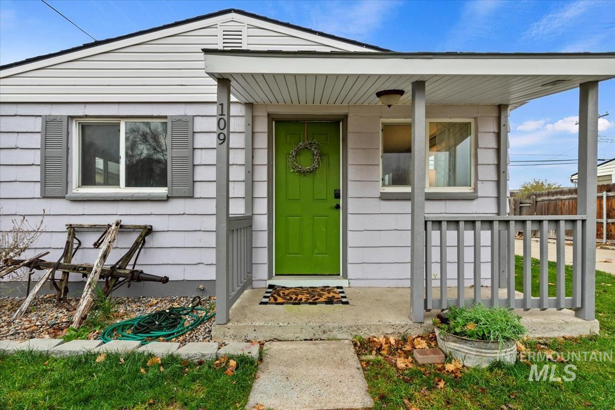109 E 8th N, Mountain Home, Idaho 83647, 2 Bedrooms, 1 Bathroom, Residential For Sale, Price $228,000,MLS 98968082