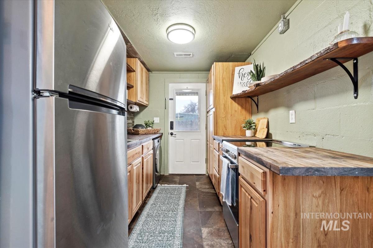 109 E 8th N, Mountain Home, Idaho 83647, 2 Bedrooms, 1 Bathroom, Residential For Sale, Price $228,000,MLS 98968082