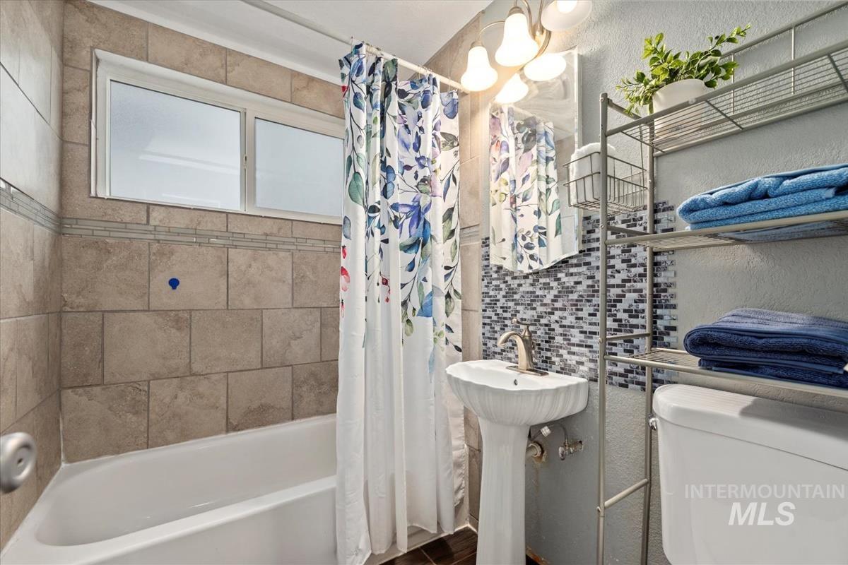 109 E 8th N, Mountain Home, Idaho 83647, 2 Bedrooms, 1 Bathroom, Residential For Sale, Price $228,000,MLS 98968082