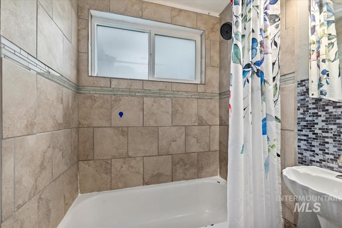 109 E 8th N, Mountain Home, Idaho 83647, 2 Bedrooms, 1 Bathroom, Residential For Sale, Price $228,000,MLS 98968082