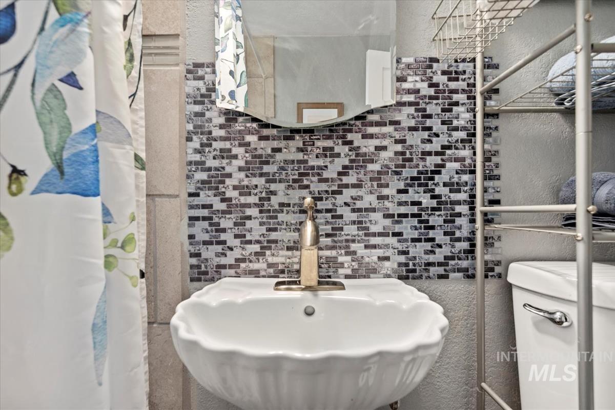 109 E 8th N, Mountain Home, Idaho 83647, 2 Bedrooms, 1 Bathroom, Residential For Sale, Price $228,000,MLS 98968082