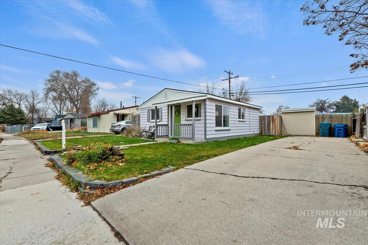 109 E 8th N, Mountain Home, Idaho 83647, 2 Bedrooms, 1 Bathroom, Residential For Sale, Price $228,000,MLS 98968082