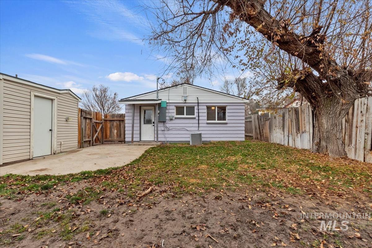 109 E 8th N, Mountain Home, Idaho 83647, 2 Bedrooms, 1 Bathroom, Residential For Sale, Price $228,000,MLS 98968082