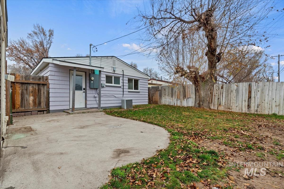 109 E 8th N, Mountain Home, Idaho 83647, 2 Bedrooms, 1 Bathroom, Residential For Sale, Price $228,000,MLS 98968082