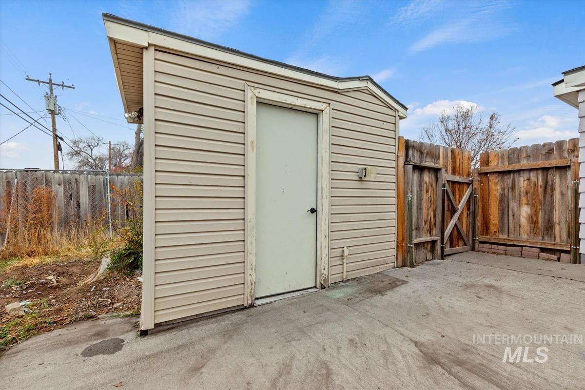 109 E 8th N, Mountain Home, Idaho 83647, 2 Bedrooms, 1 Bathroom, Residential For Sale, Price $228,000,MLS 98968082