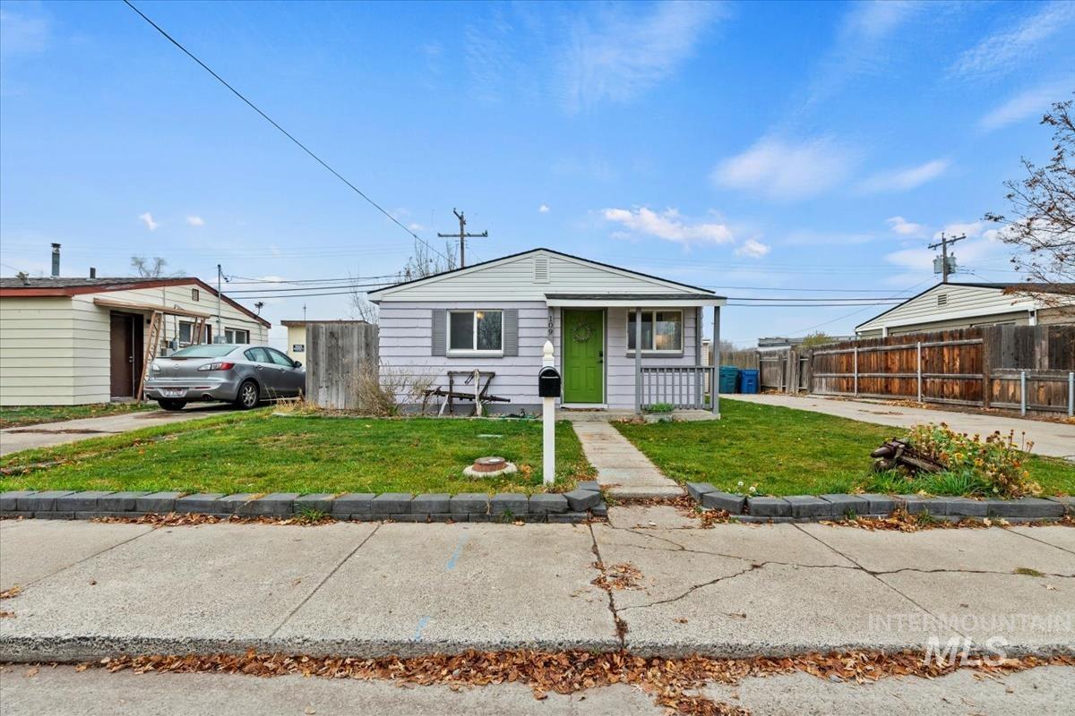 109 E 8th N, Mountain Home, Idaho 83647, 2 Bedrooms, 1 Bathroom, Residential For Sale, Price $228,000,MLS 98968082