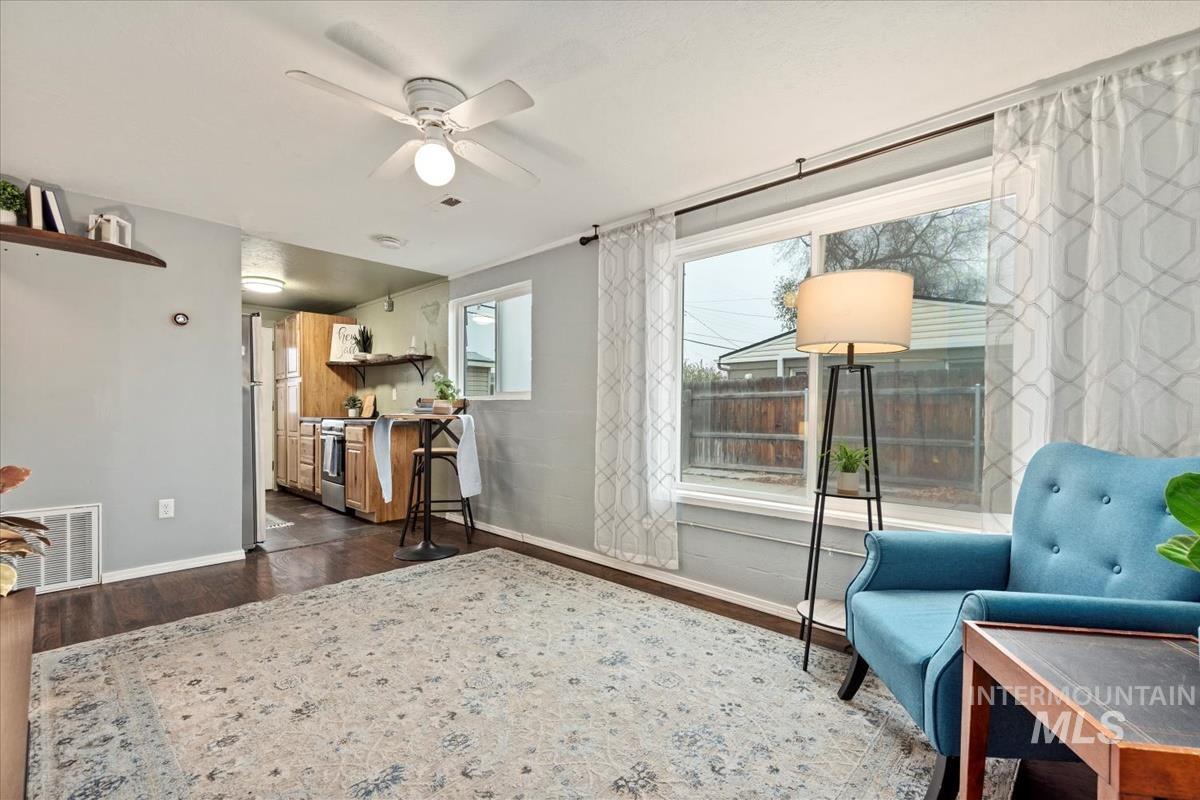 109 E 8th N, Mountain Home, Idaho 83647, 2 Bedrooms, 1 Bathroom, Residential For Sale, Price $228,000,MLS 98968082