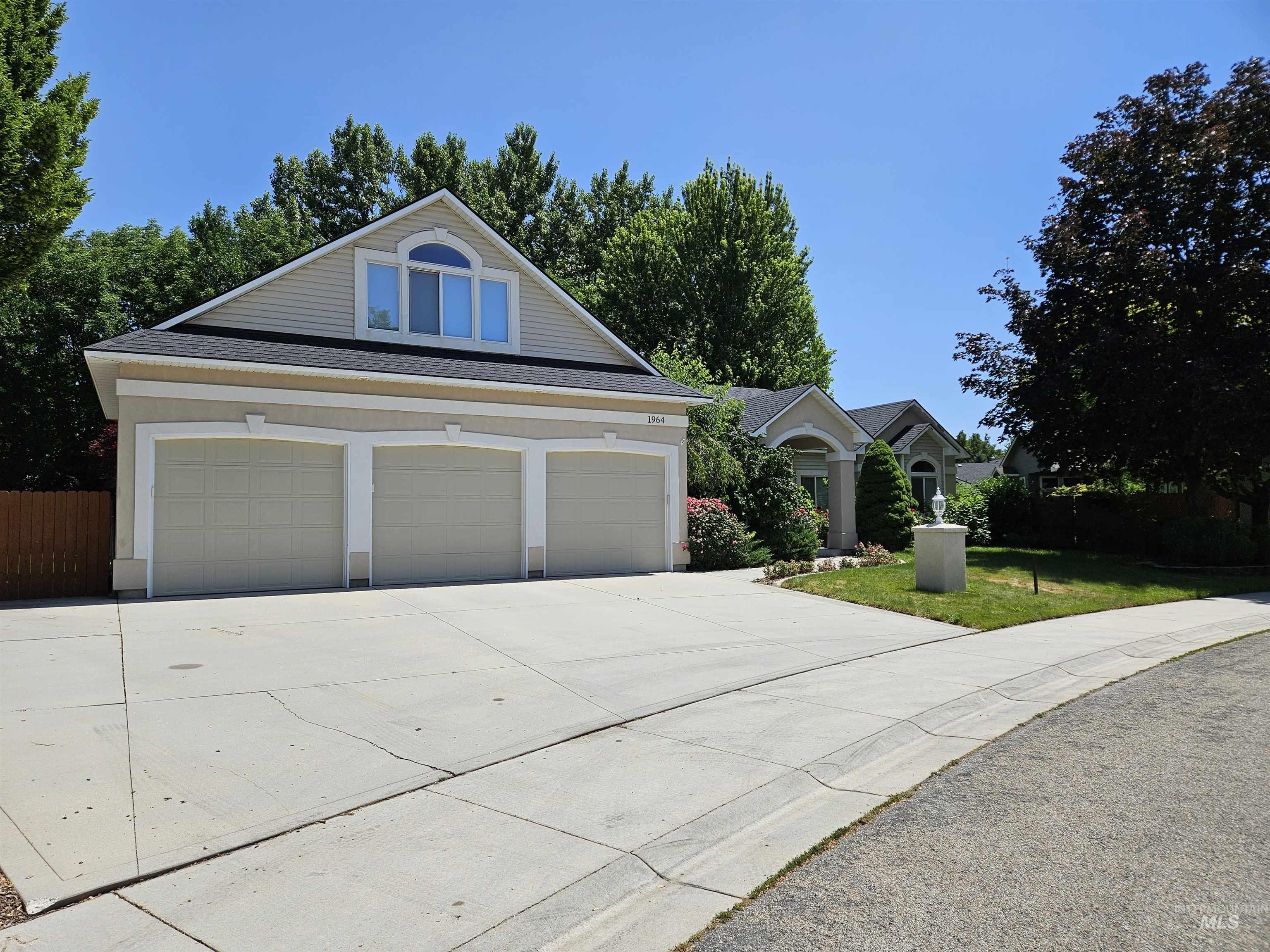 1964 E Summercove Dr, Meridian, Idaho 83646, 4 Bedrooms, 3.5 Bathrooms, Residential For Sale, Price $865,000,MLS 98968084