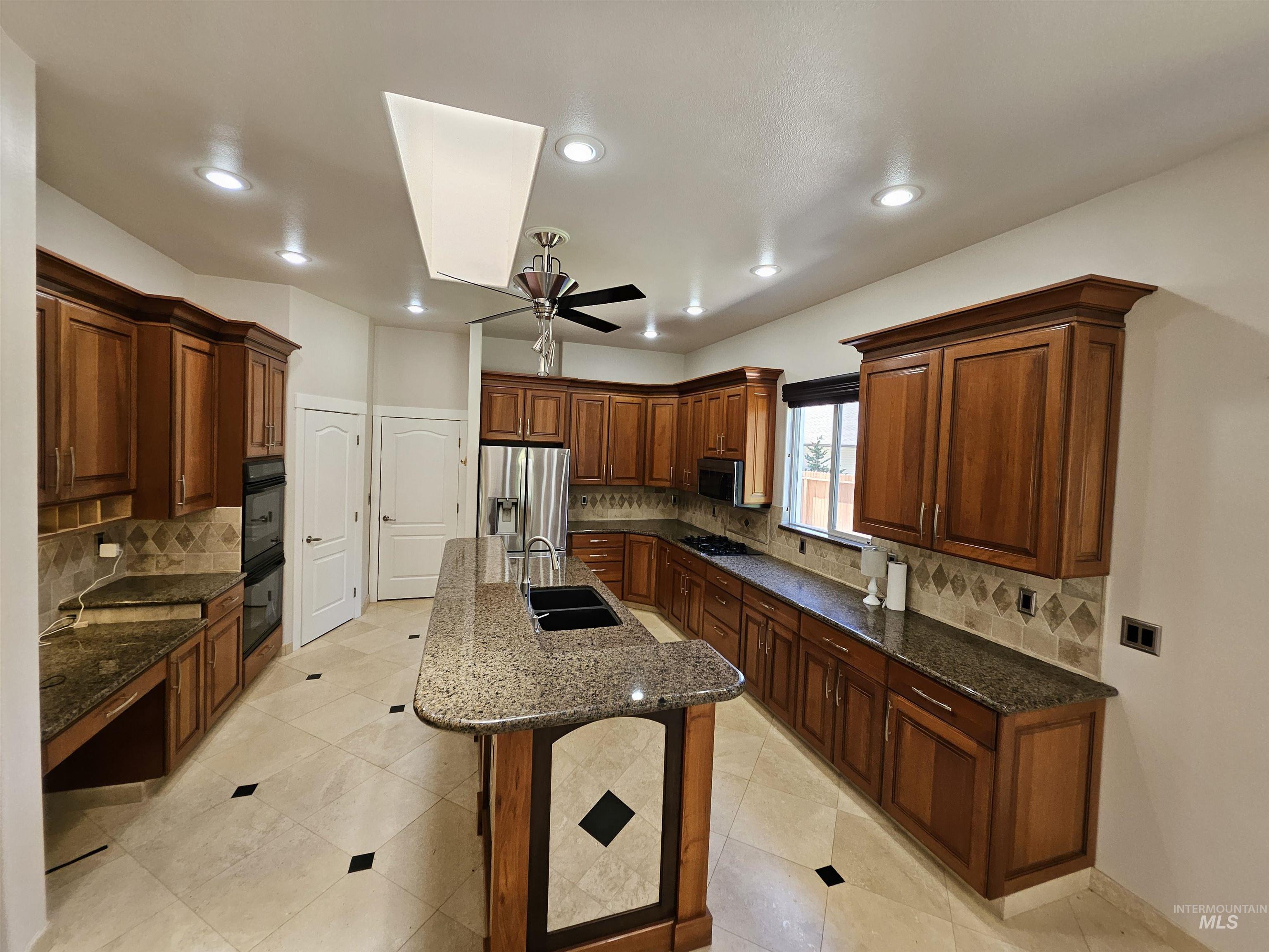 1964 E Summercove Dr, Meridian, Idaho 83646, 4 Bedrooms, 3.5 Bathrooms, Residential For Sale, Price $865,000,MLS 98968084