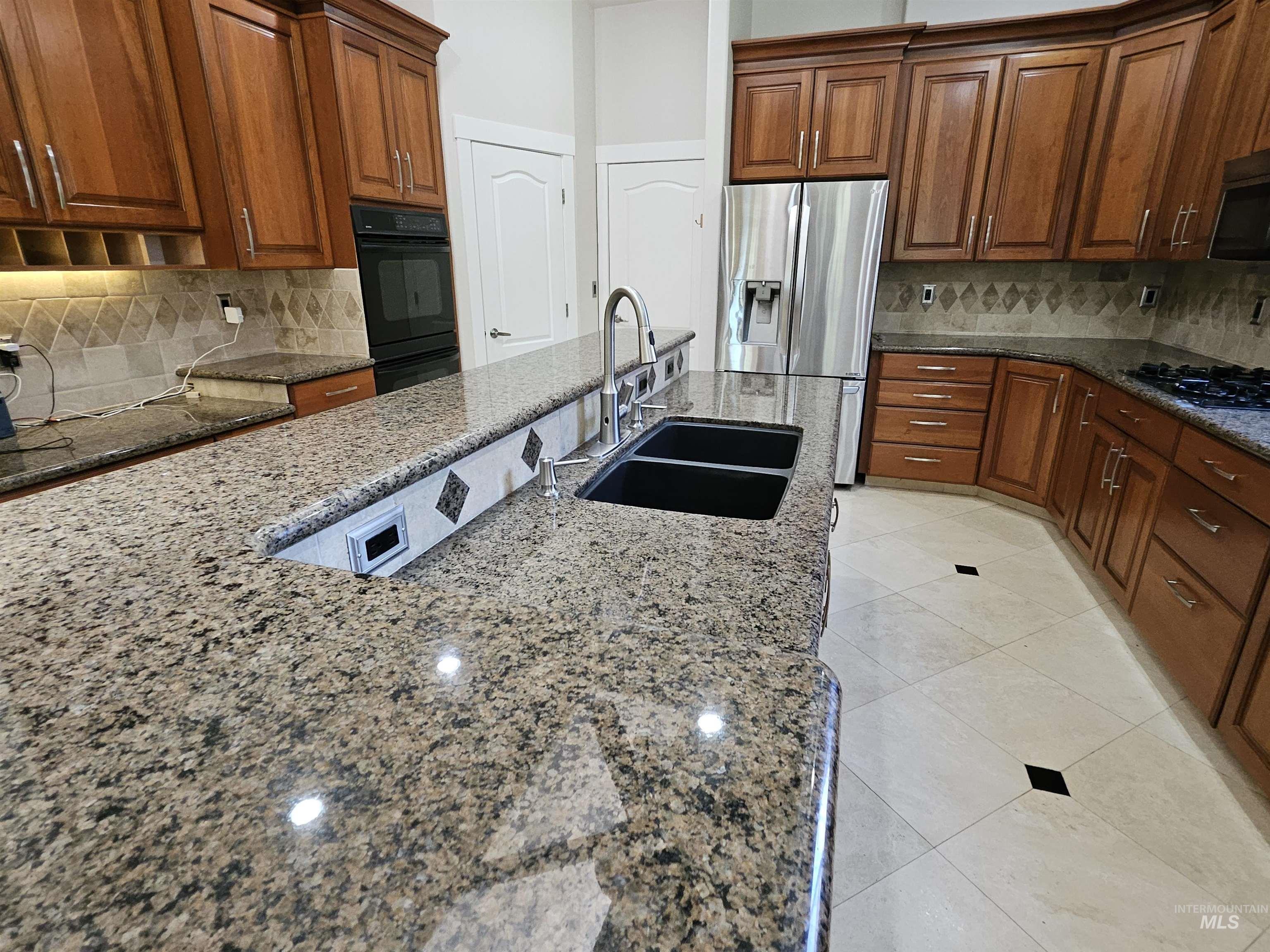 1964 E Summercove Dr, Meridian, Idaho 83646, 4 Bedrooms, 3.5 Bathrooms, Residential For Sale, Price $865,000,MLS 98968084