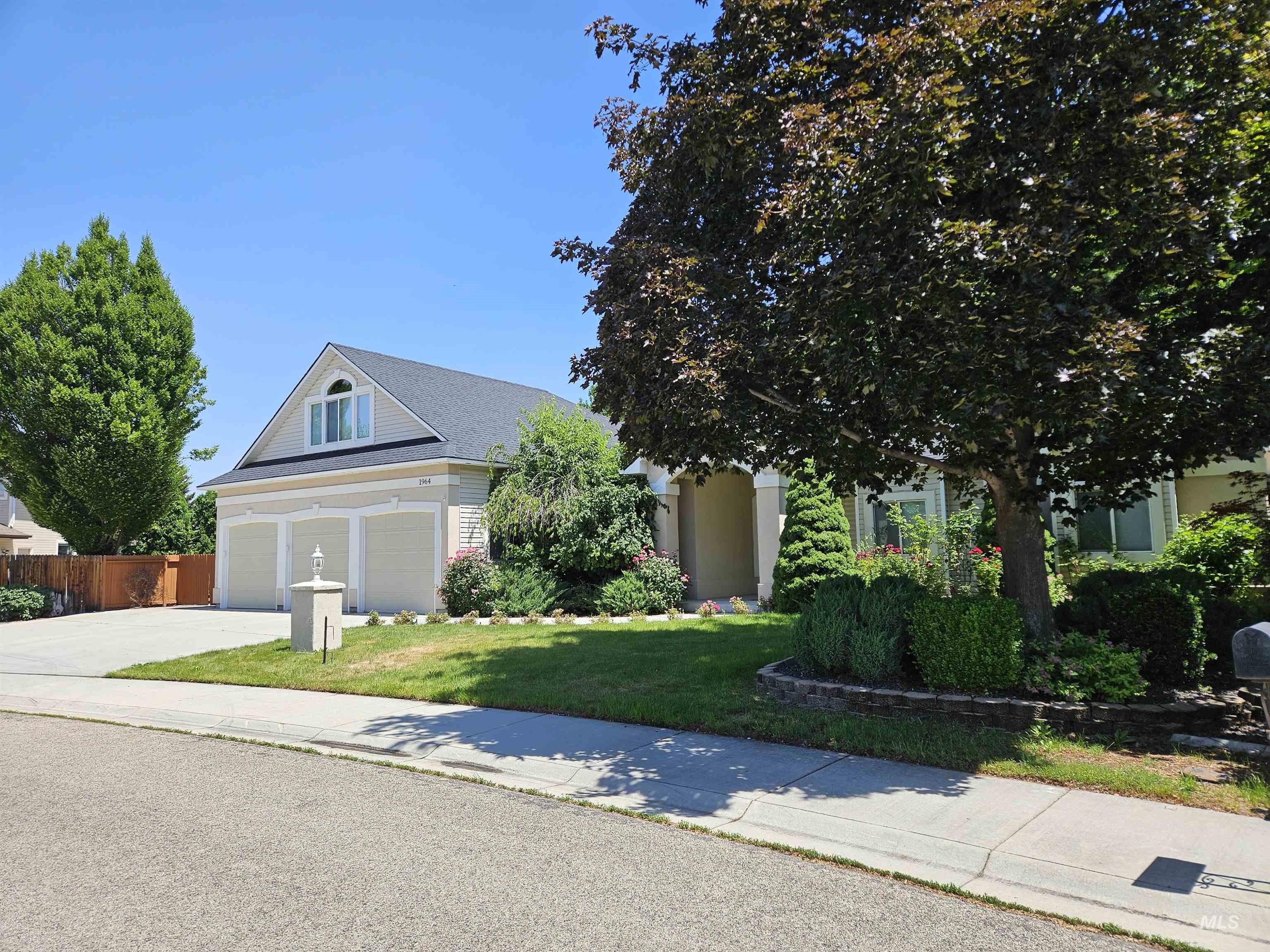 1964 E Summercove Dr, Meridian, Idaho 83646, 4 Bedrooms, 3.5 Bathrooms, Residential For Sale, Price $865,000,MLS 98968084