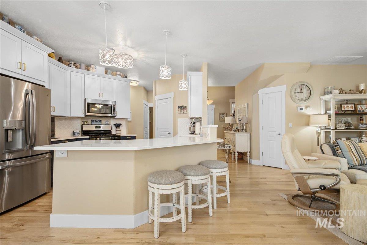 2264 E Comisky St, Meridian, Idaho 83646, 5 Bedrooms, 3 Bathrooms, Residential For Sale, Price $679,500,MLS 98968086