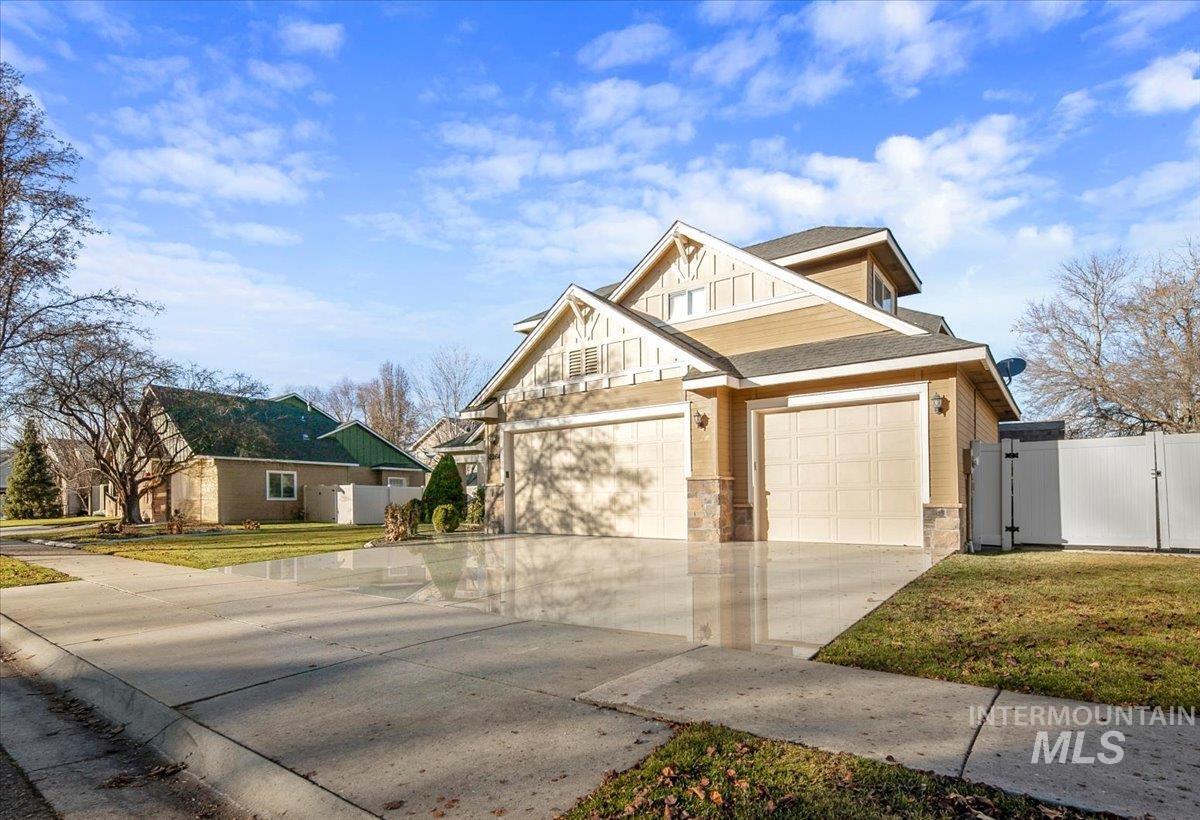 2264 E Comisky St, Meridian, Idaho 83646, 5 Bedrooms, 3 Bathrooms, Residential For Sale, Price $679,500,MLS 98968086