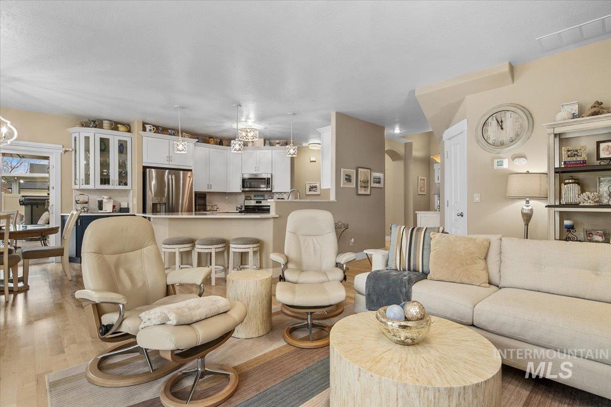 2264 E Comisky St, Meridian, Idaho 83646, 5 Bedrooms, 3 Bathrooms, Residential For Sale, Price $679,500,MLS 98968086