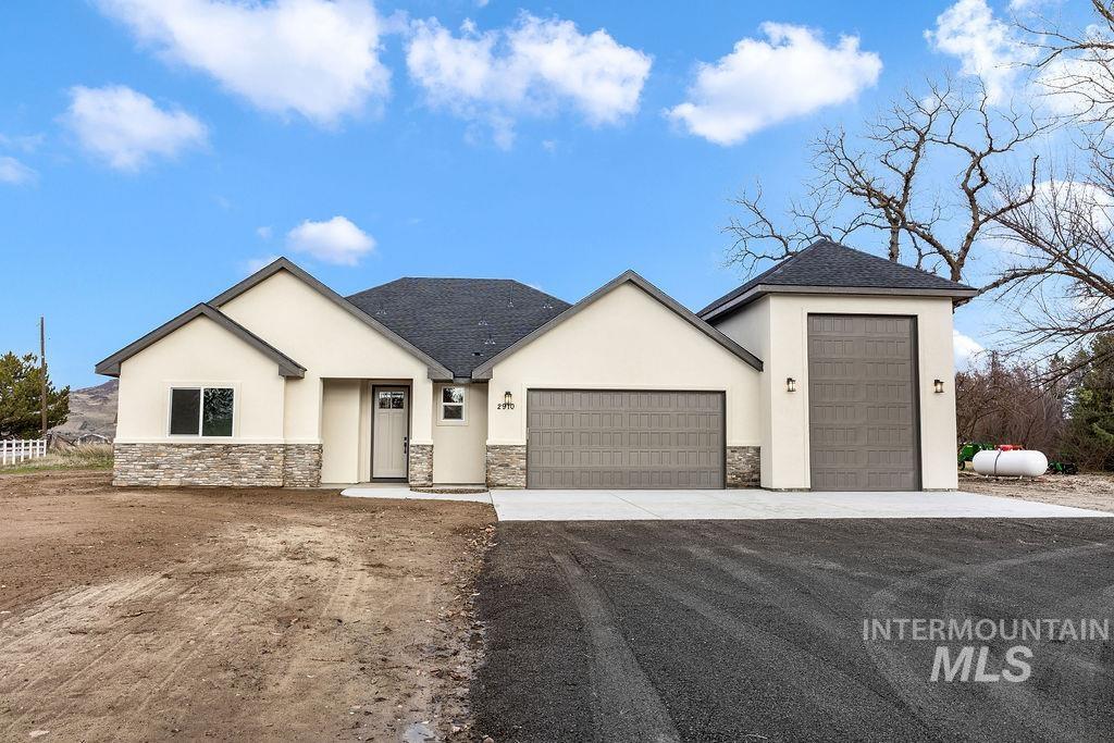 2910 Cottonwood Ln, Emmett, Idaho 83617, 3 Bedrooms, 2 Bathrooms, Residential For Sale, Price $824,900,MLS 98968089