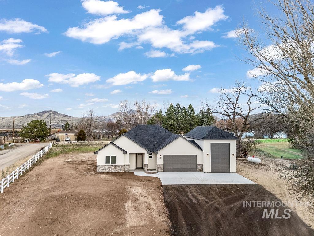 2910 Cottonwood Ln, Emmett, Idaho 83617, 3 Bedrooms, 2 Bathrooms, Residential For Sale, Price $824,900,MLS 98968089