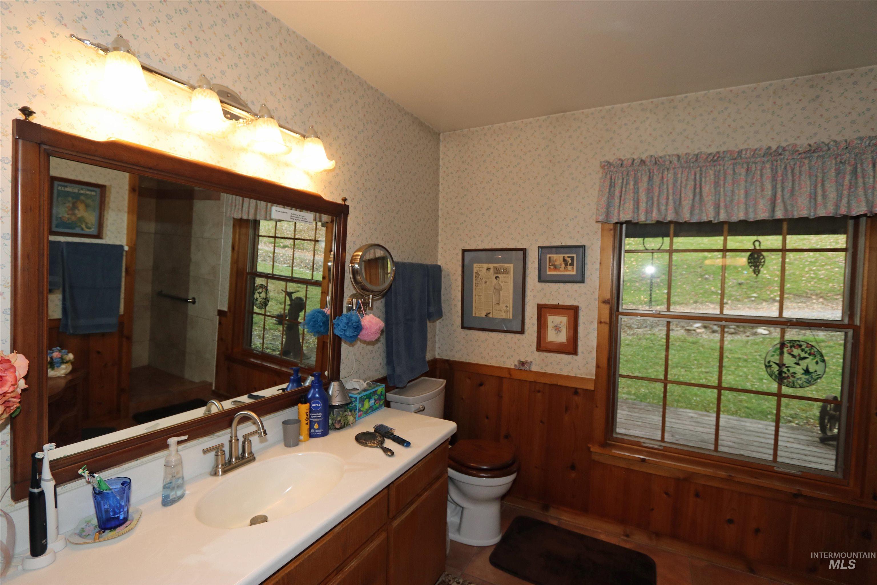 20044 Orchard Lane, Lenore, Idaho 83541, 2 Bedrooms, 2 Bathrooms, Residential For Sale, Price $775,000,MLS 98968090