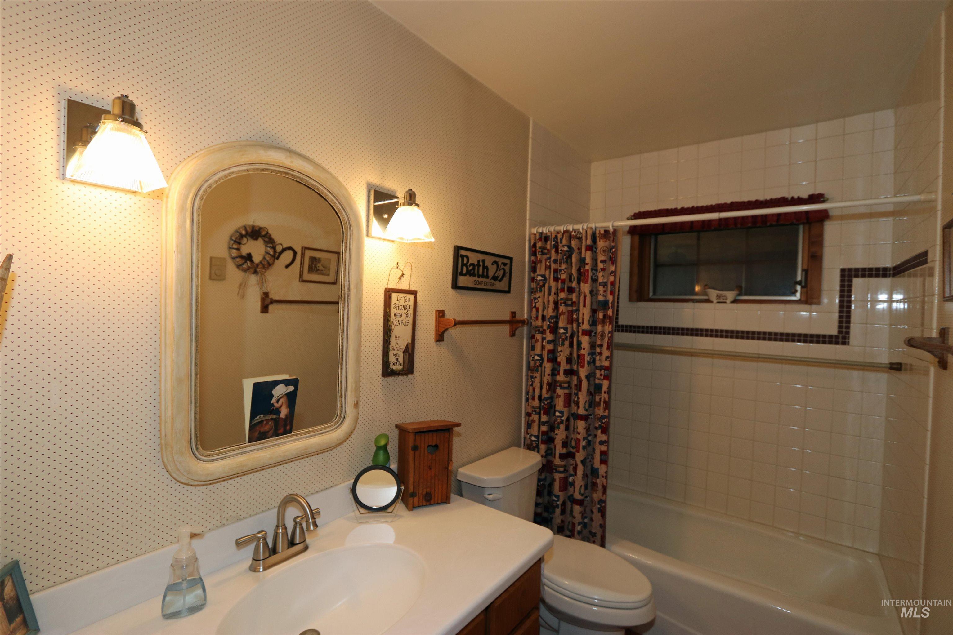 20044 Orchard Lane, Lenore, Idaho 83541, 2 Bedrooms, 2 Bathrooms, Residential For Sale, Price $775,000,MLS 98968090