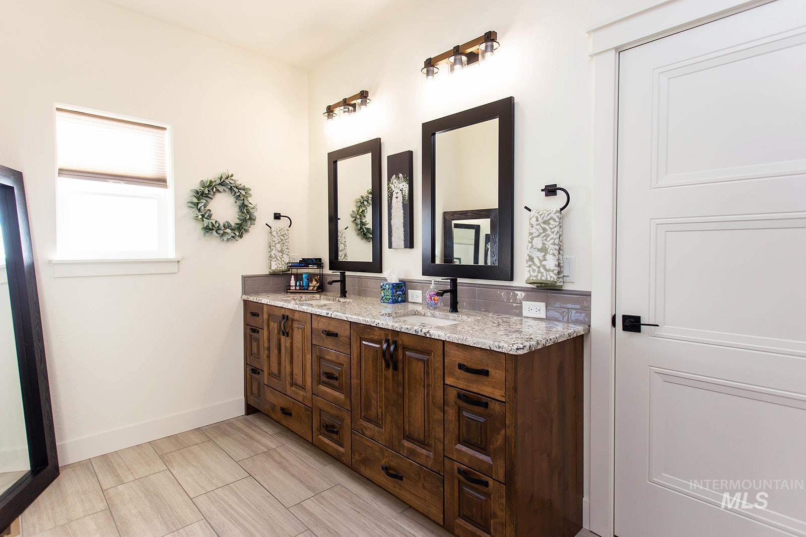 4089 N 2280 E, Filer, Idaho 83328, 5 Bedrooms, 3 Bathrooms, Residential For Sale, Price $899,000,MLS 98968091