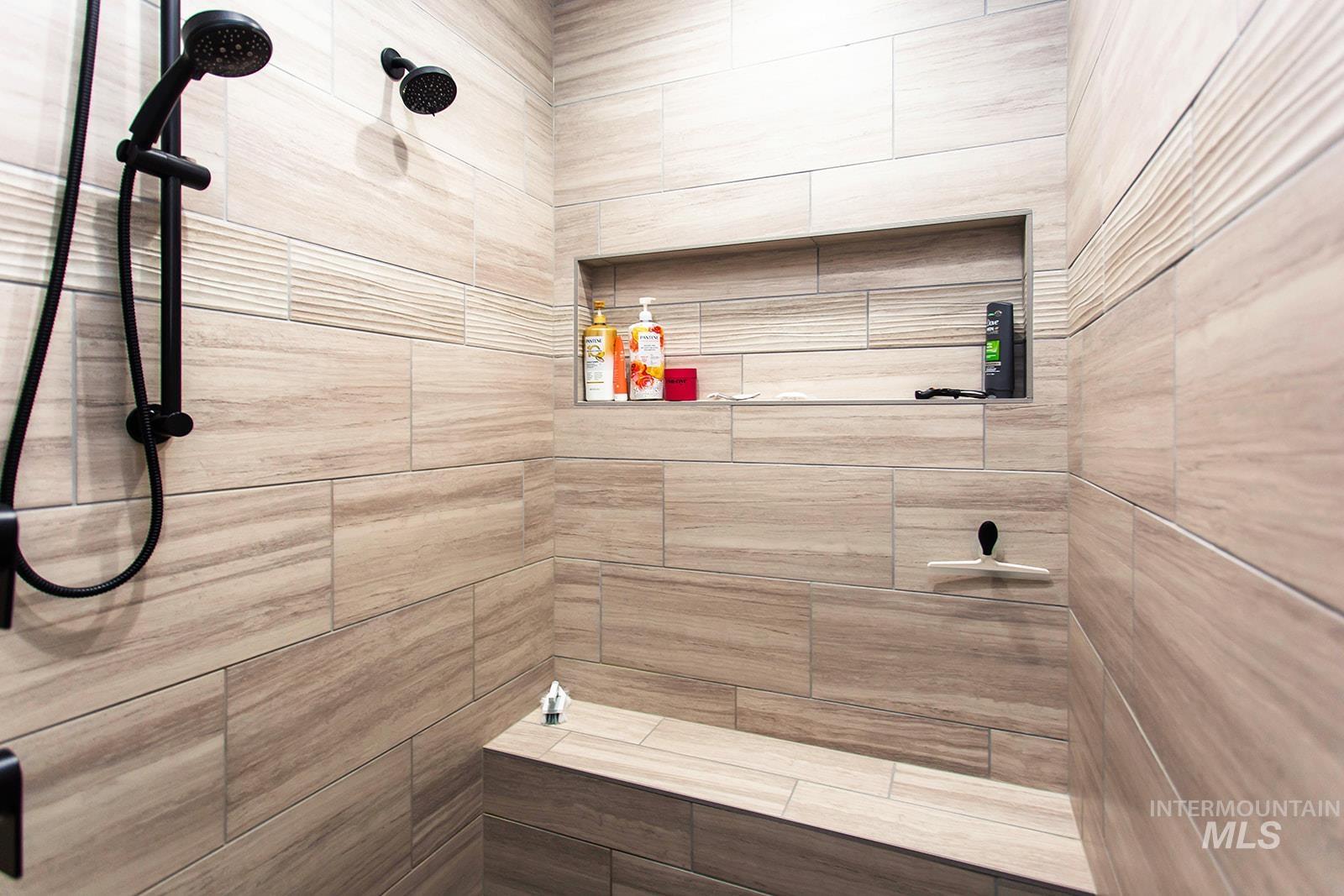 4089 N 2280 E, Filer, Idaho 83328, 5 Bedrooms, 3 Bathrooms, Residential For Sale, Price $899,000,MLS 98968091