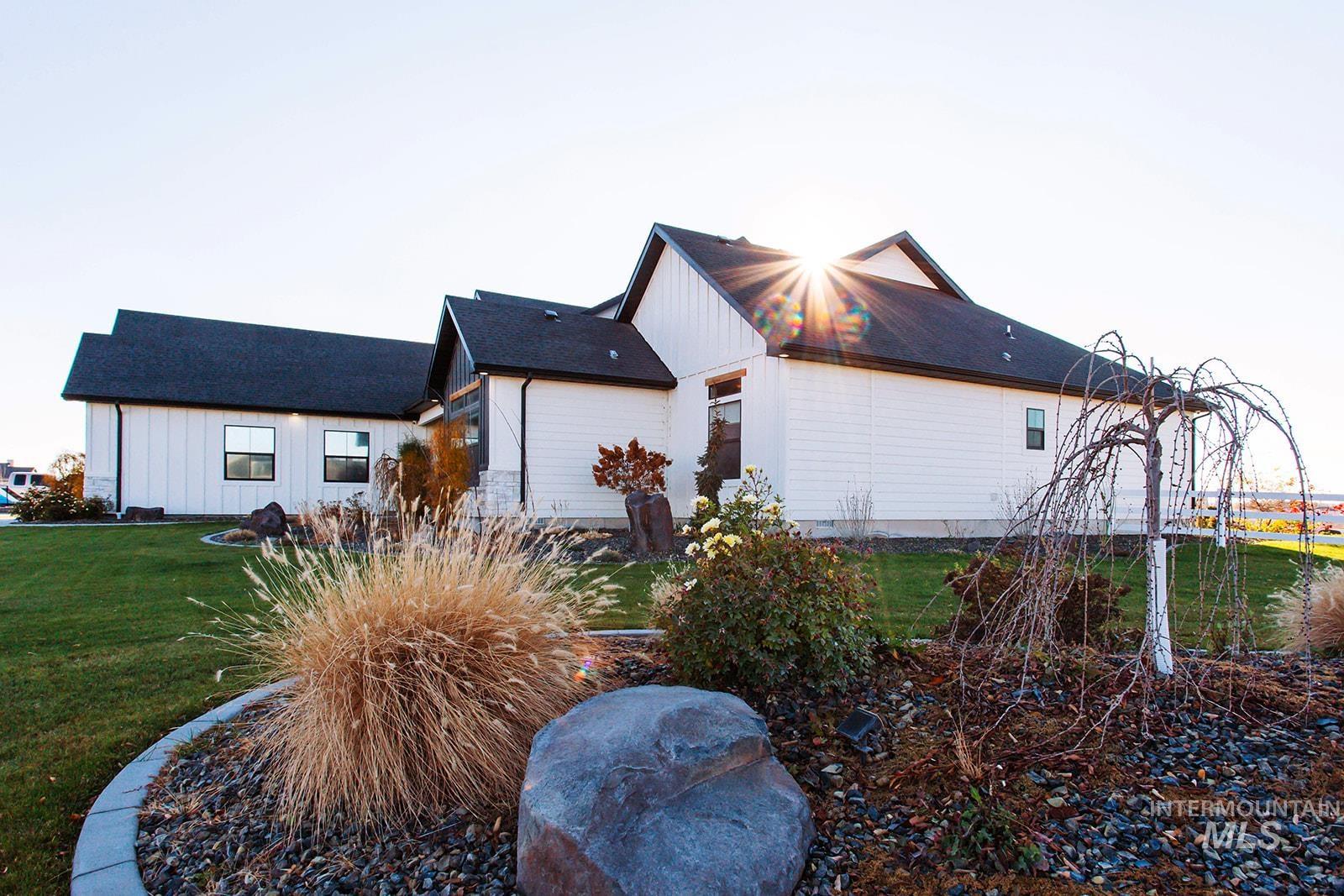 4089 N 2280 E, Filer, Idaho 83328, 5 Bedrooms, 3 Bathrooms, Residential For Sale, Price $899,000,MLS 98968091