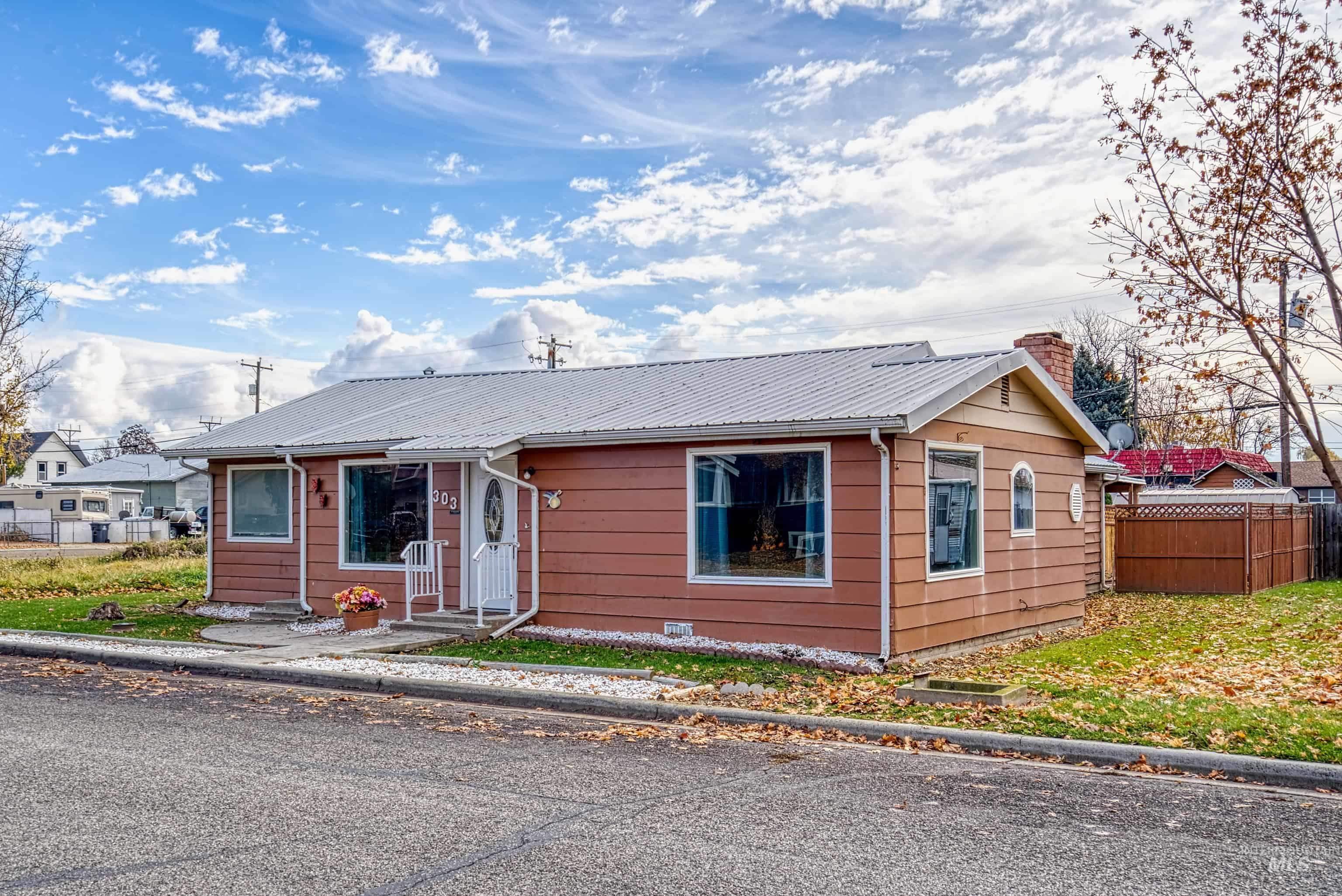 303 W 1st St, Middleton, Idaho 83644, 3 Bedrooms, 1.5 Bathrooms, Residential For Sale, Price $365,000,MLS 98968093