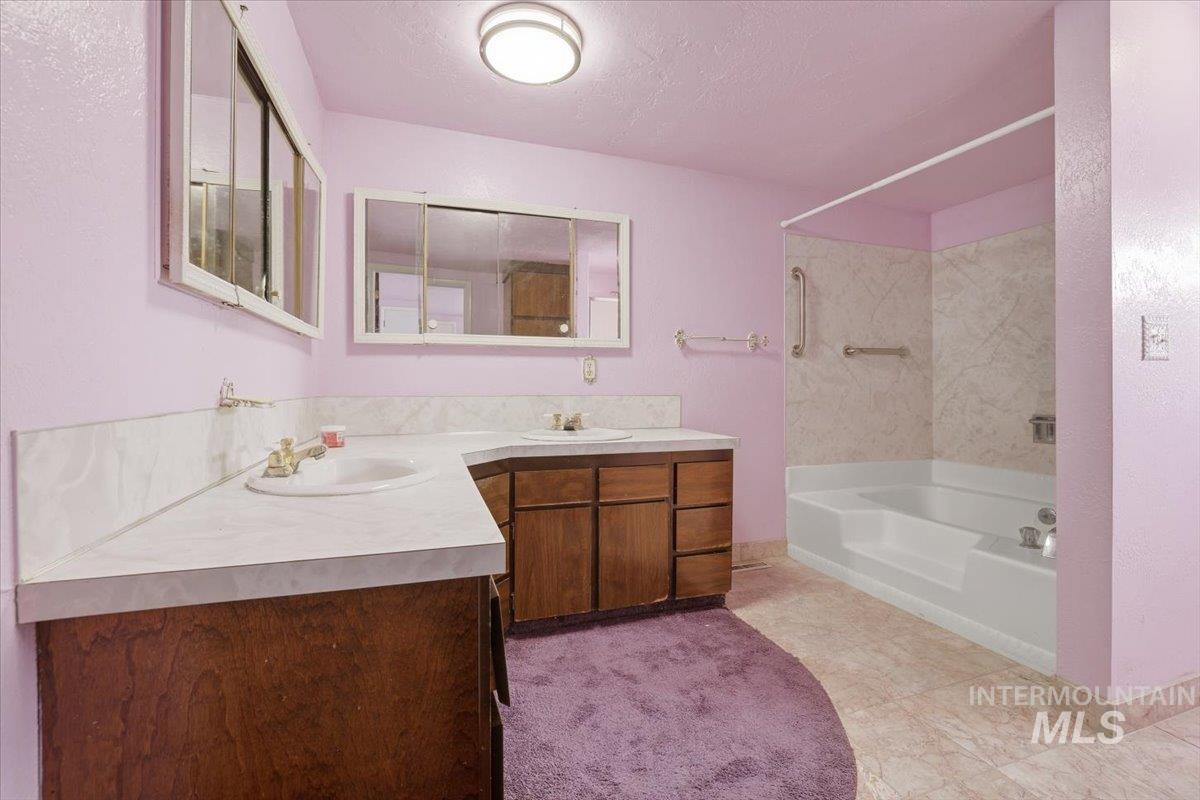 303 W 1st St, Middleton, Idaho 83644, 3 Bedrooms, 1.5 Bathrooms, Residential For Sale, Price $365,000,MLS 98968093