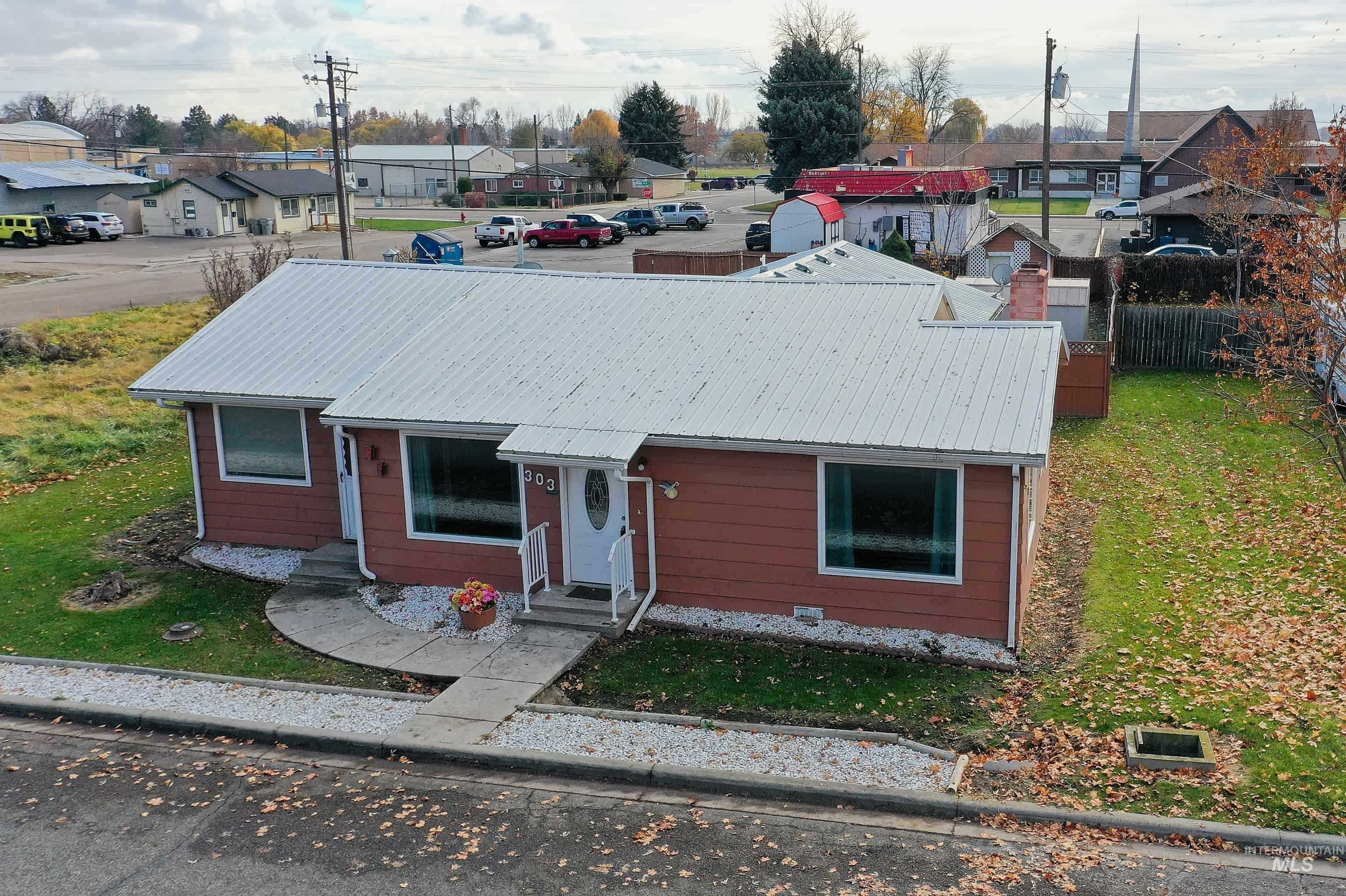303 W 1st St, Middleton, Idaho 83644, 3 Bedrooms, 1.5 Bathrooms, Residential For Sale, Price $365,000,MLS 98968093