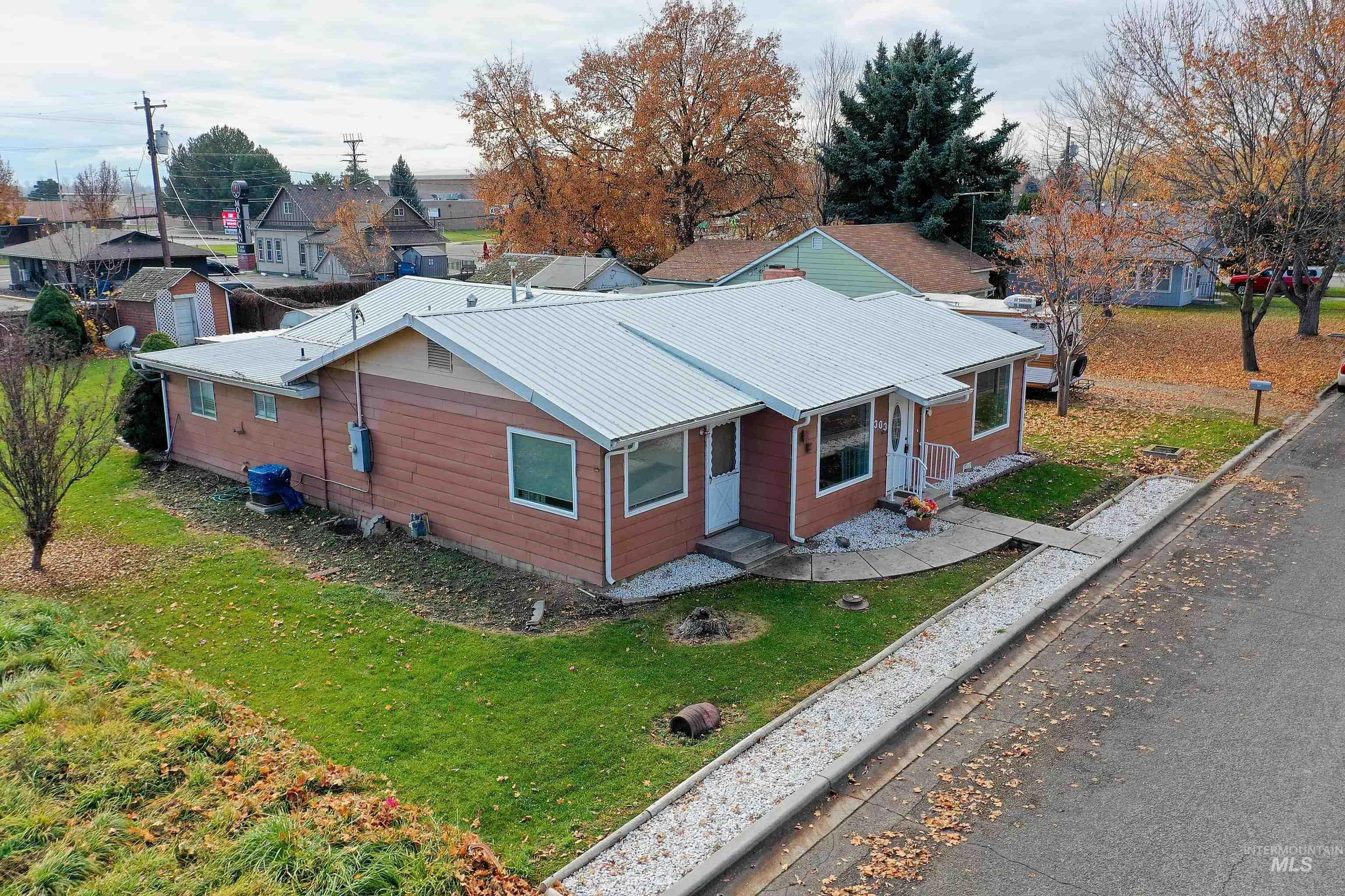 303 W 1st St, Middleton, Idaho 83644, 3 Bedrooms, 1.5 Bathrooms, Residential For Sale, Price $365,000,MLS 98968093