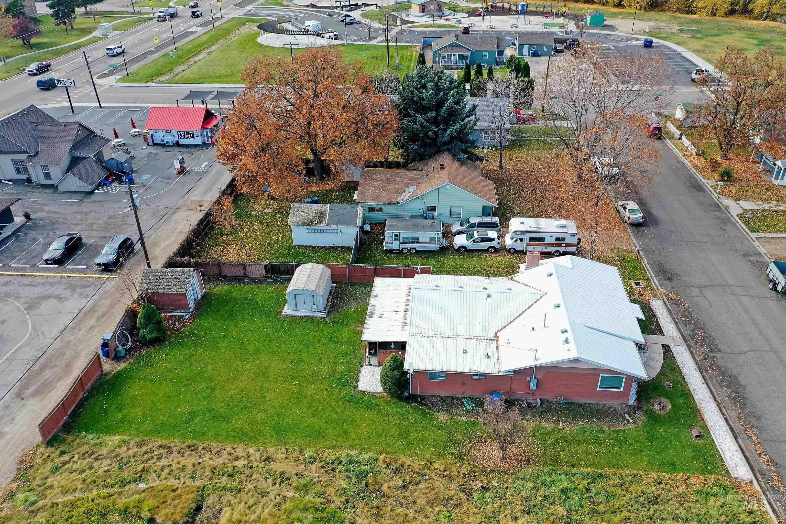 303 W 1st St, Middleton, Idaho 83644, 3 Bedrooms, 1.5 Bathrooms, Residential For Sale, Price $365,000,MLS 98968093