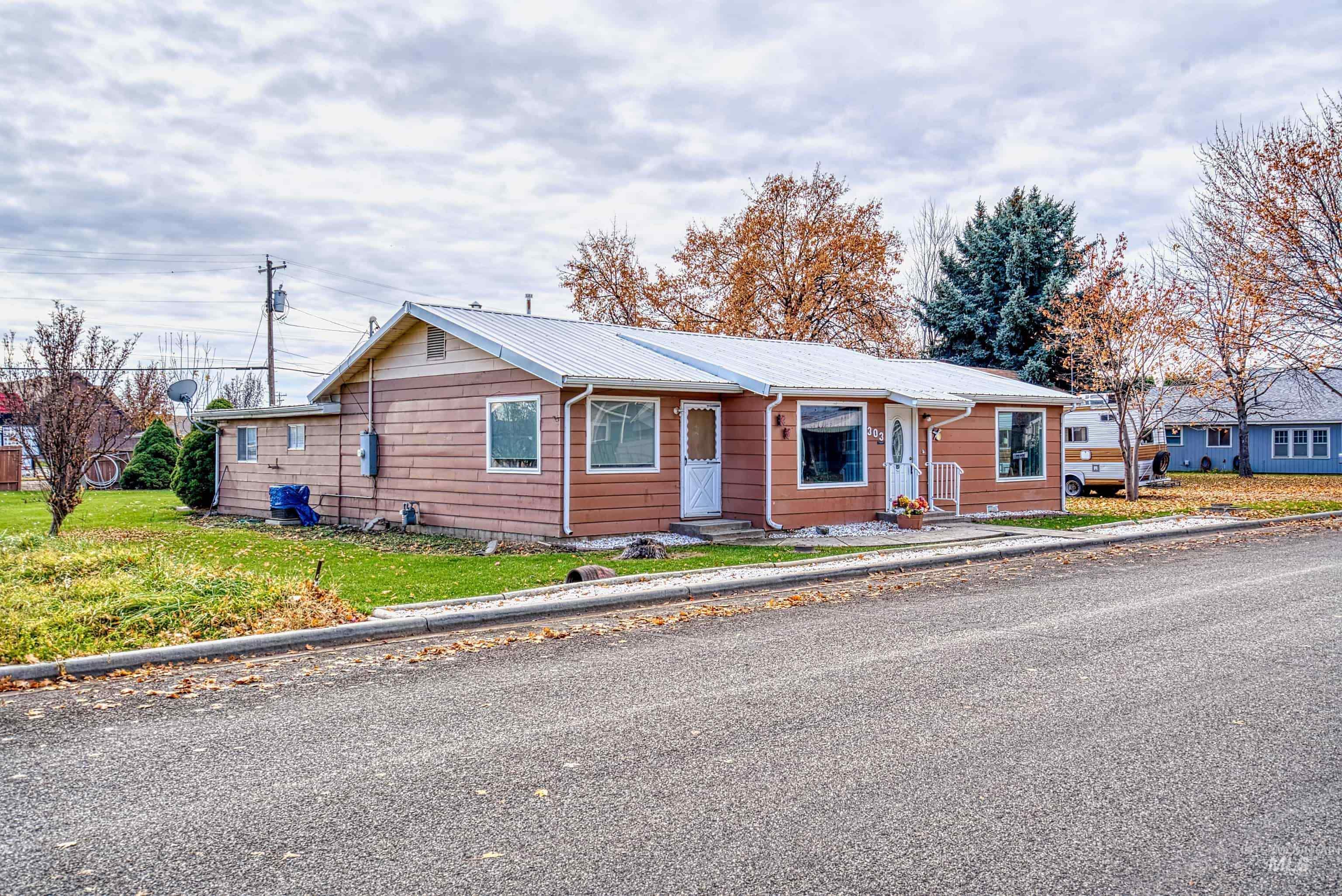 303 W 1st St, Middleton, Idaho 83644, 3 Bedrooms, 1.5 Bathrooms, Residential For Sale, Price $365,000,MLS 98968093