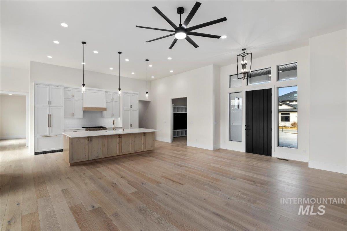 1517 Mountain View Dr., Twin Falls, Idaho 83301, 4 Bedrooms, 3 Bathrooms, Residential For Sale, Price $795,000, 98968095