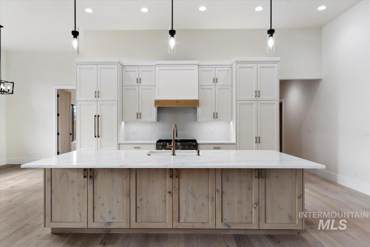 1517 Mountain View Dr., Twin Falls, Idaho 83301, 4 Bedrooms, 3 Bathrooms, Residential For Sale, Price $795,000, 98968095