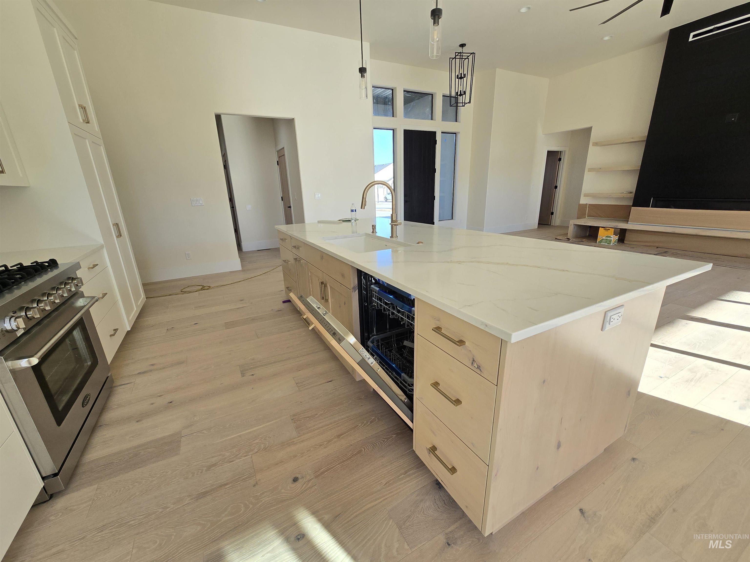 1517 Mountain View Dr., Twin Falls, Idaho 83301, 4 Bedrooms, 3 Bathrooms, Residential For Sale, Price $795,000,MLS 98968095